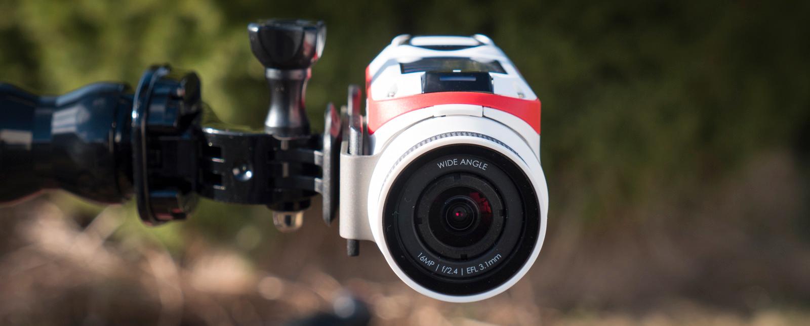 Kameraplaten kan dreies rundtselve kameraet, slik at det er enkelt å for eksempel montere det sidelengs.
