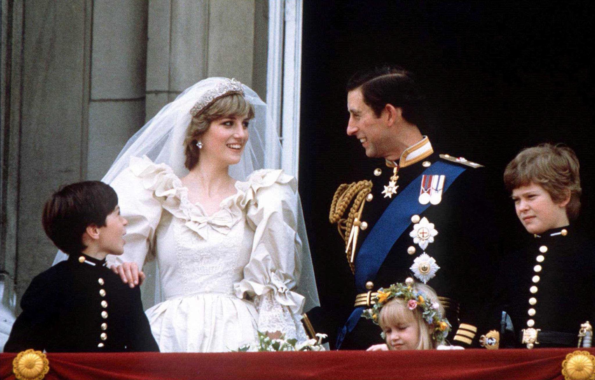 RUBINBRYLLUP: I dag hadde det vært prins Charles og prinsesse Diana sitt rubinbryllup, hvis de fortsatt hadde vært gift. Paret skilte seg i 1996, ett år før prinsessen døde i en bilulykke. 