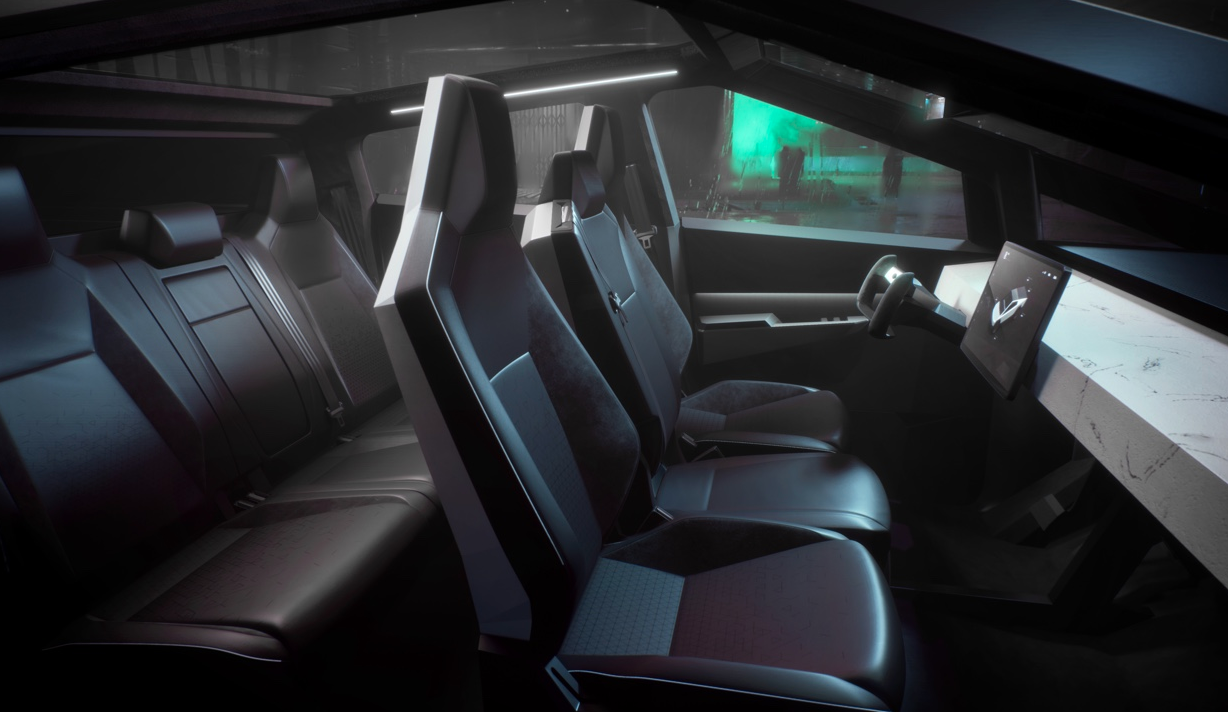 Innvendig minner Cybertruck mer om en typisk Tesla-bil, med et svært minimalistisk preg og den velkjente skjermen i midtkonsollen. 