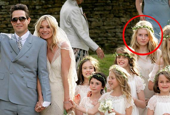 I SAMME FOTSPOR: Lottie Moss (rød sirkel t.h.) var brudepike i bryllupet til halvsøster Kate Moss og Jamie Hince i 2011. Foto: Getty Images