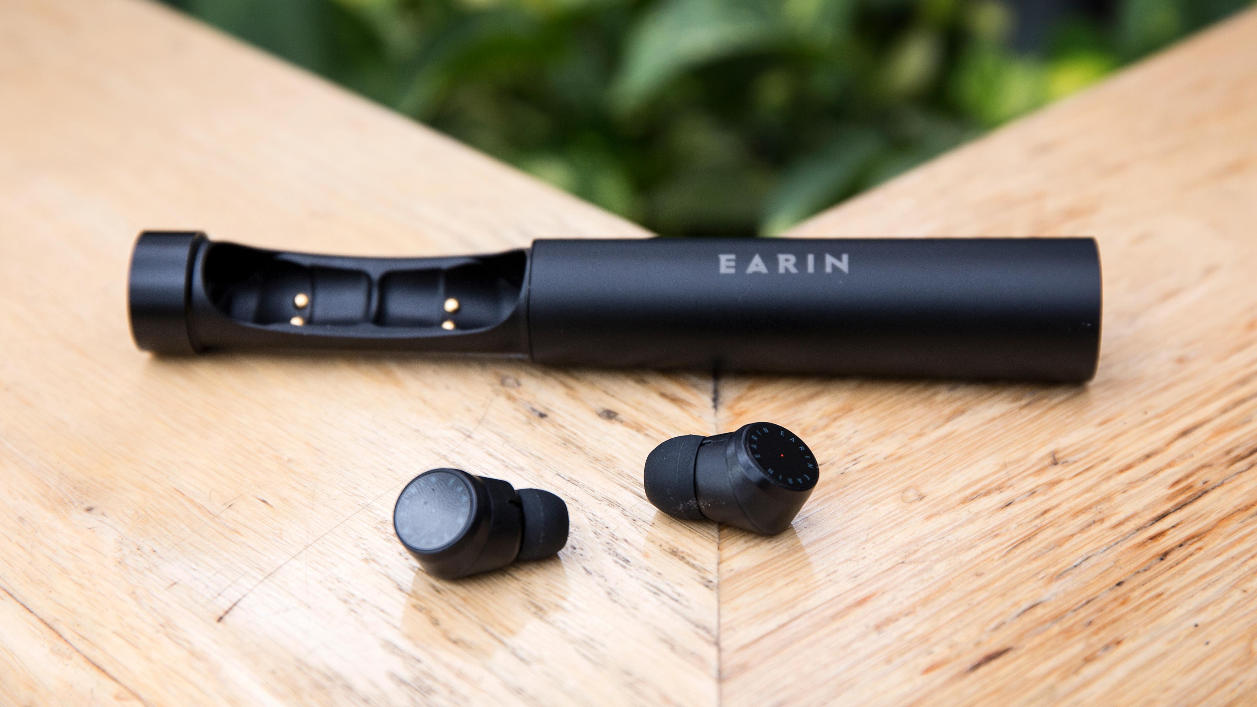 Earin M-2 er imponerende små øreplugger. Den nye generasjonen har fått glattet over noen av barnesykdommene fra den første versjonen.