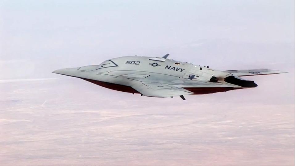 STOR DRONE: Med utslåtte vinger, har X-47B et vingespenn på nesten 19 meter.Foto: northropgrummanmedia / YouTube