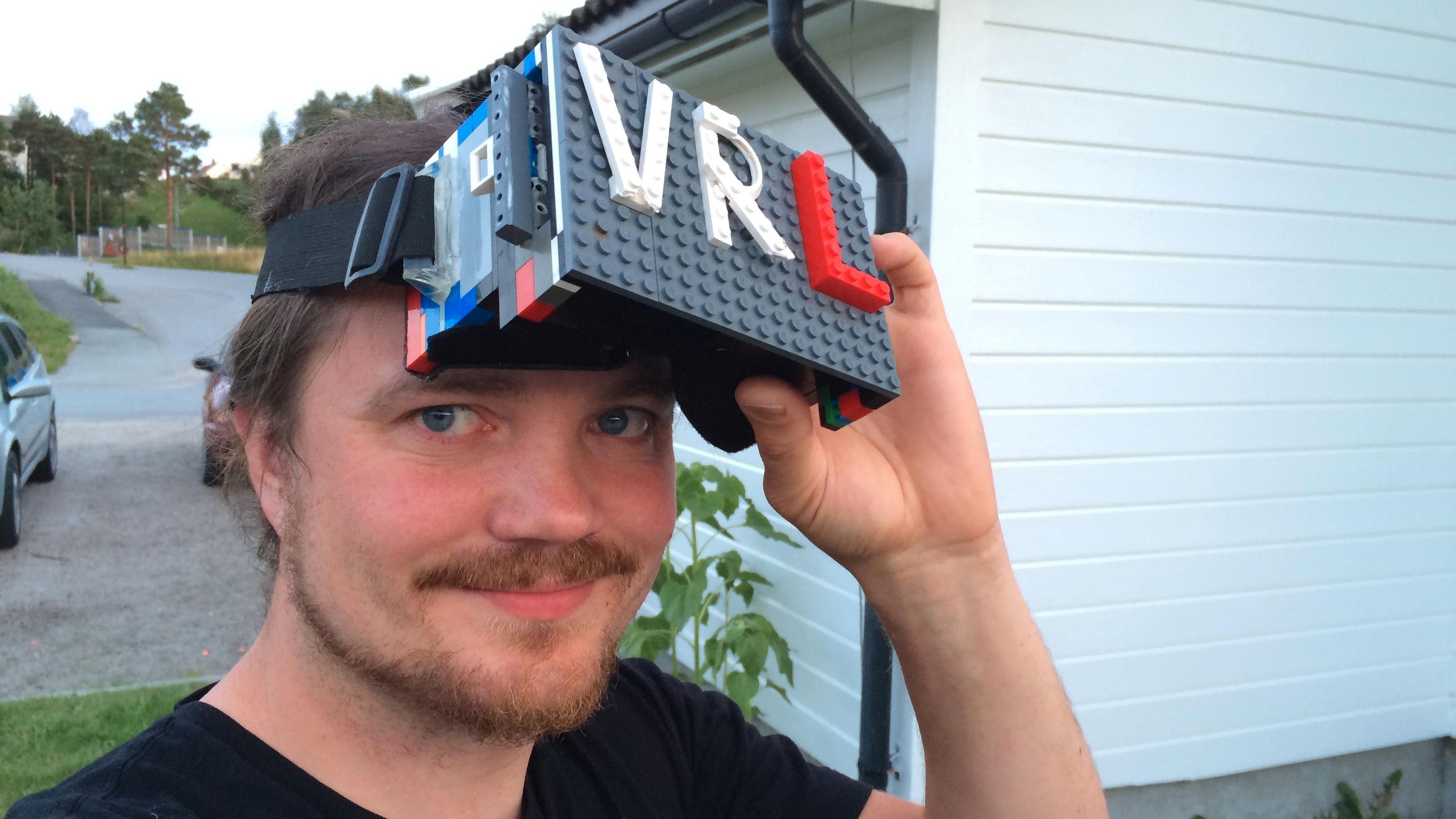 Odd Arne lagde egne VR-briller av Lego