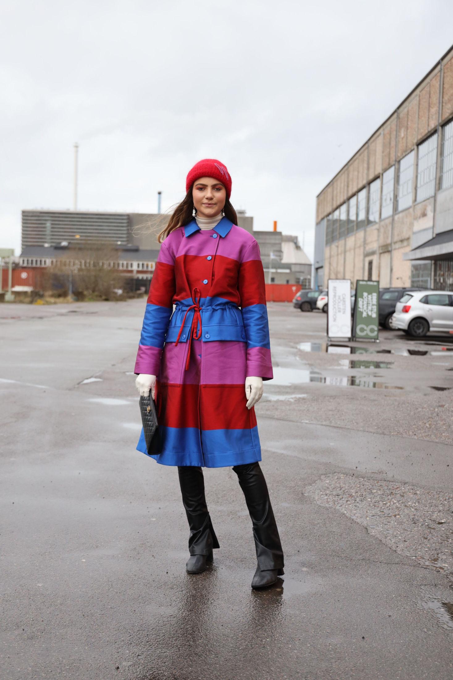 FARGER: Den norske streetstyle-favoritten Maren Schia gikk også for sterke farger. Foto: MinMote.