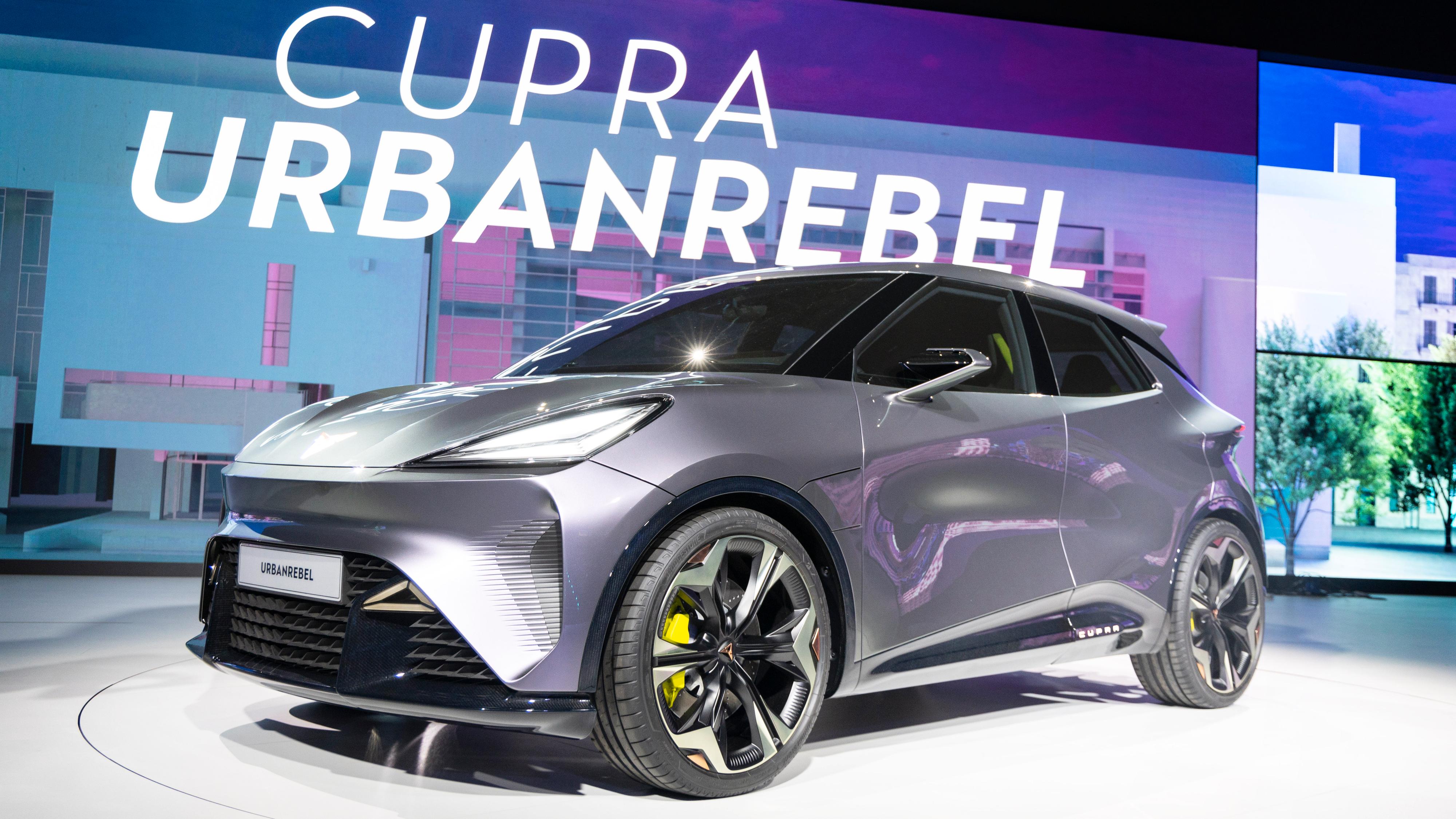 Cupra UrbanRebel er et konsept på hvordan en elektrisk småbil kan se ut. Den blir søstermodellen til Volkswagens ID. Life og en tilsvarende modell fra Skoda. Av de tre er det nok garantert Cupraen som kommer til å se sprekest ut. 