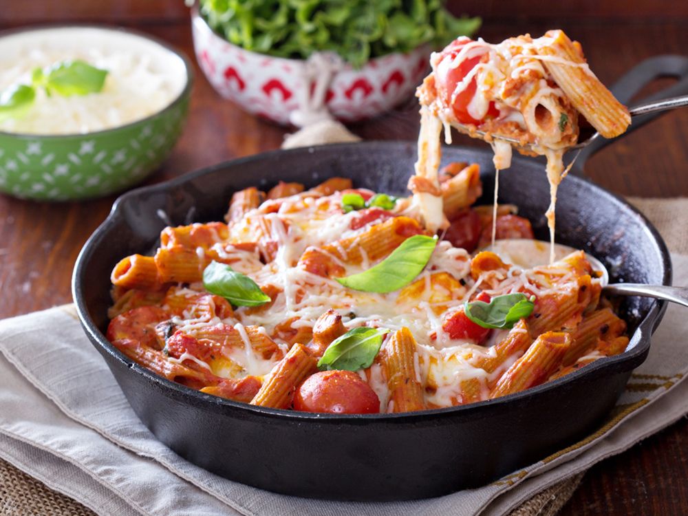 Pasta med tomat och mozzarella passar till alla tillfällen. 