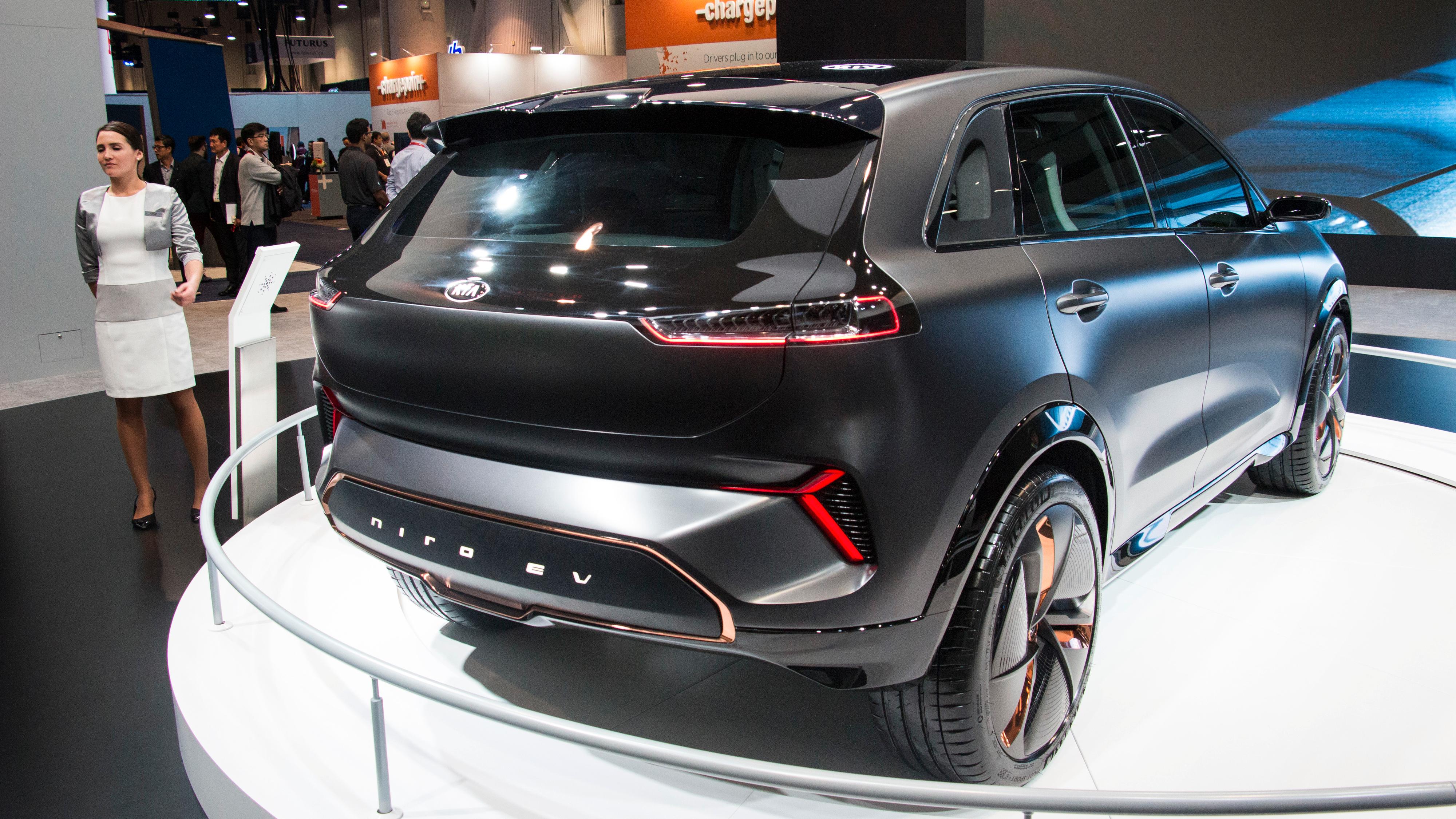 Niro EV Concept ligner sine hybridbrødre, men har fått hakket røffere linjer og en litt mer aerodynamisk form.