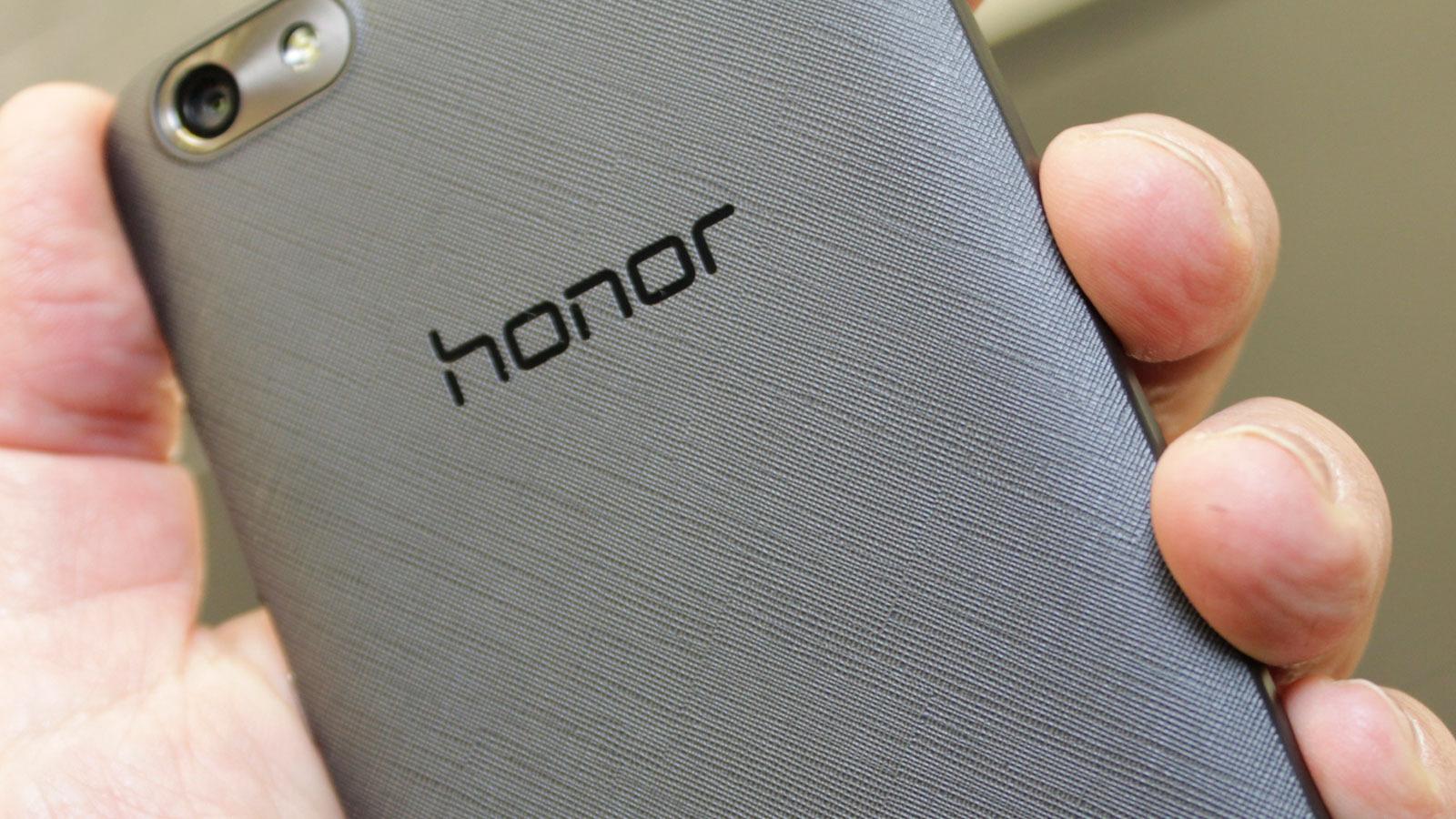Honor 4X har en fin tekstur på baksiden. Det gir godt grep og ser bra ut.