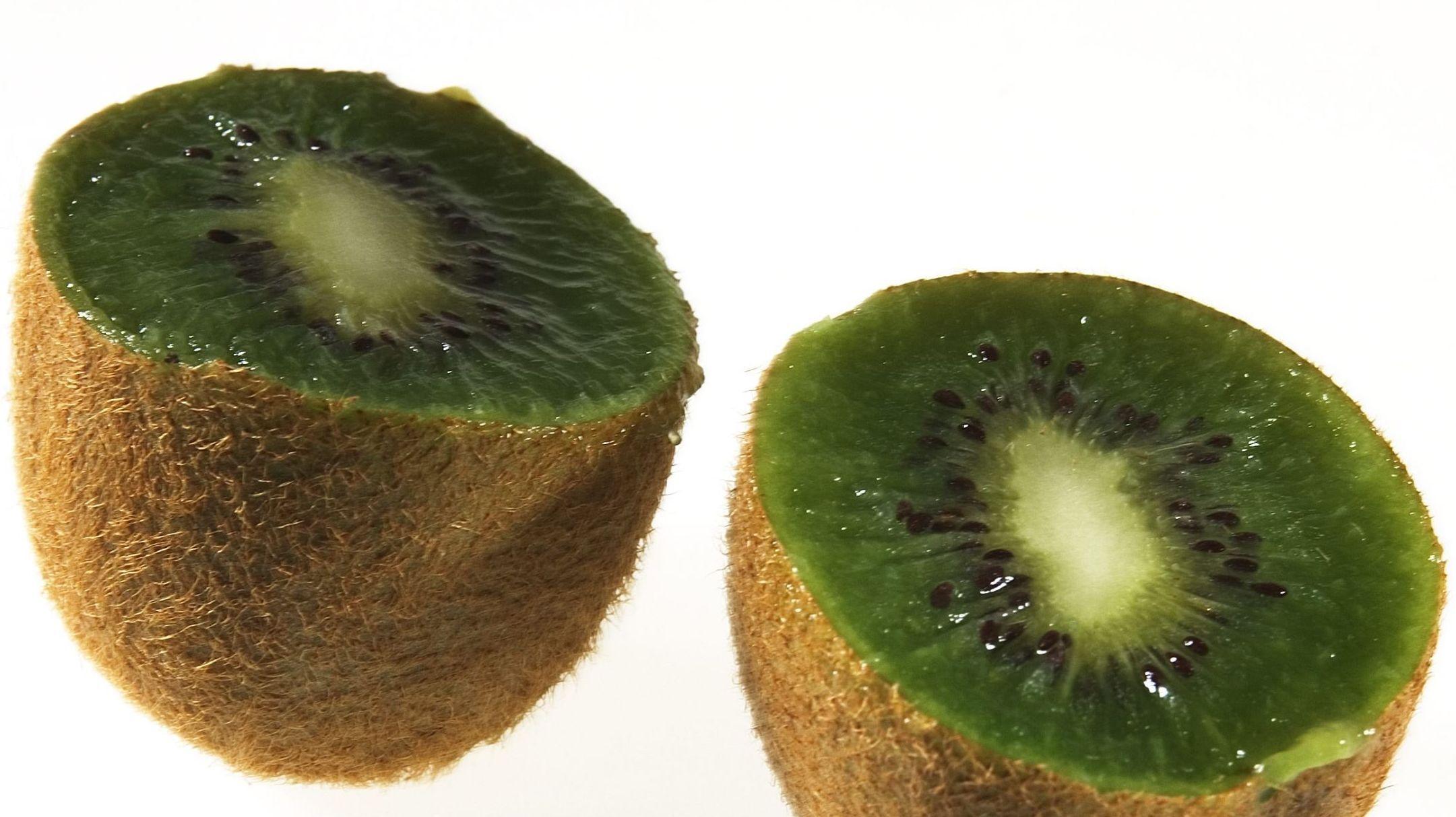 SUPERFRUKT: Den loddete frukten kan gjøre deg både vakrere og sunnere. Foto: Magnar Kirknes/VG