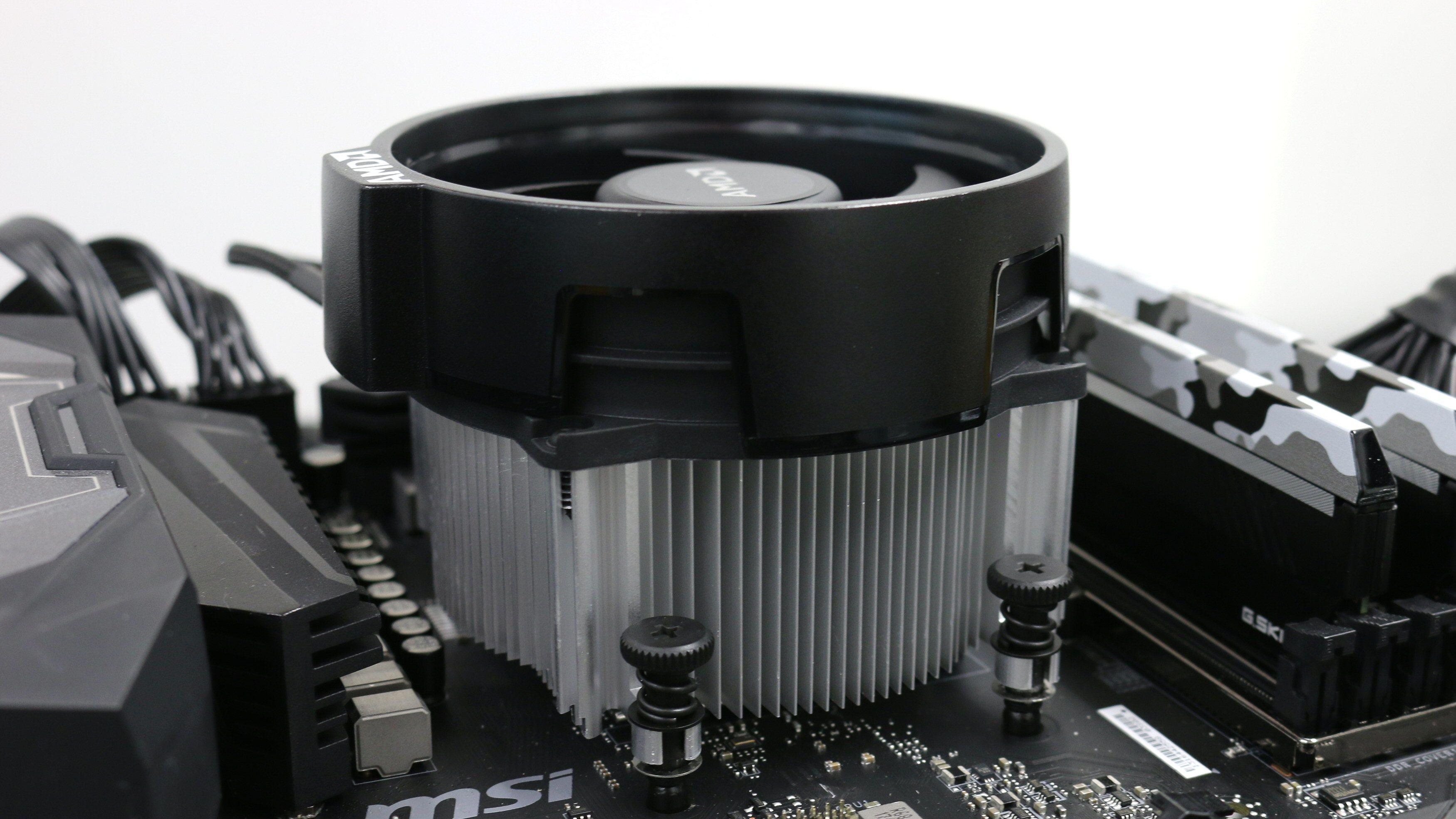 AMD Ryzen 5 2600X kommer med en Wraith Spire-kjøler inkludert, men for overklokking trenger du noe heftigere.