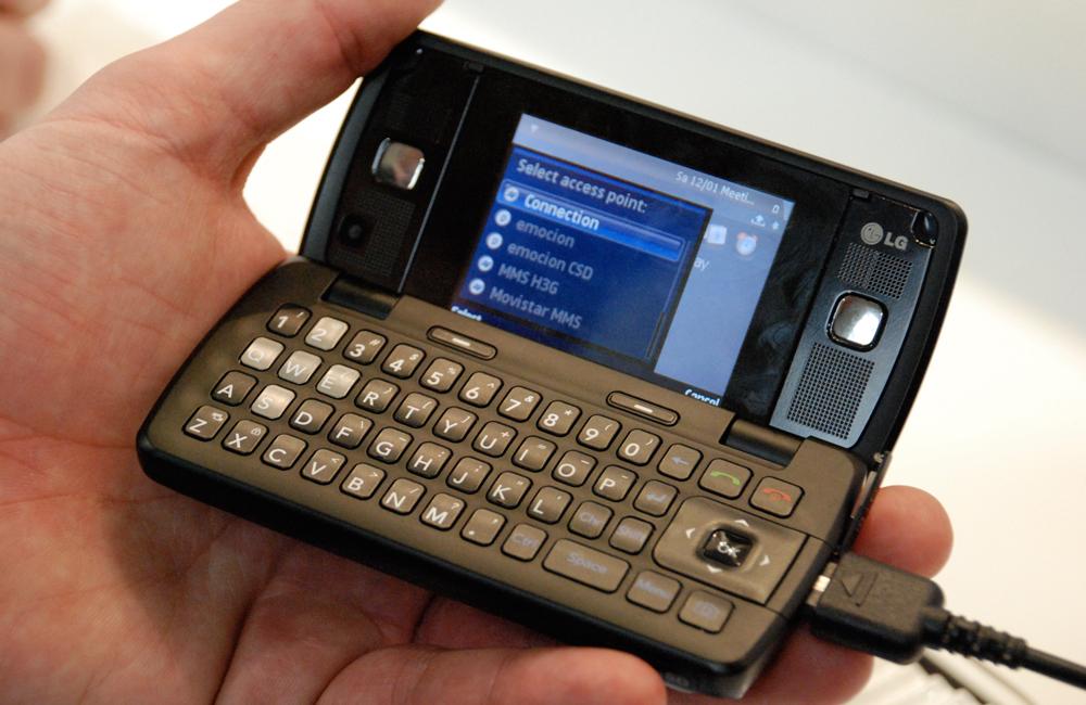 Fullt tastatur i "liten" telefon.