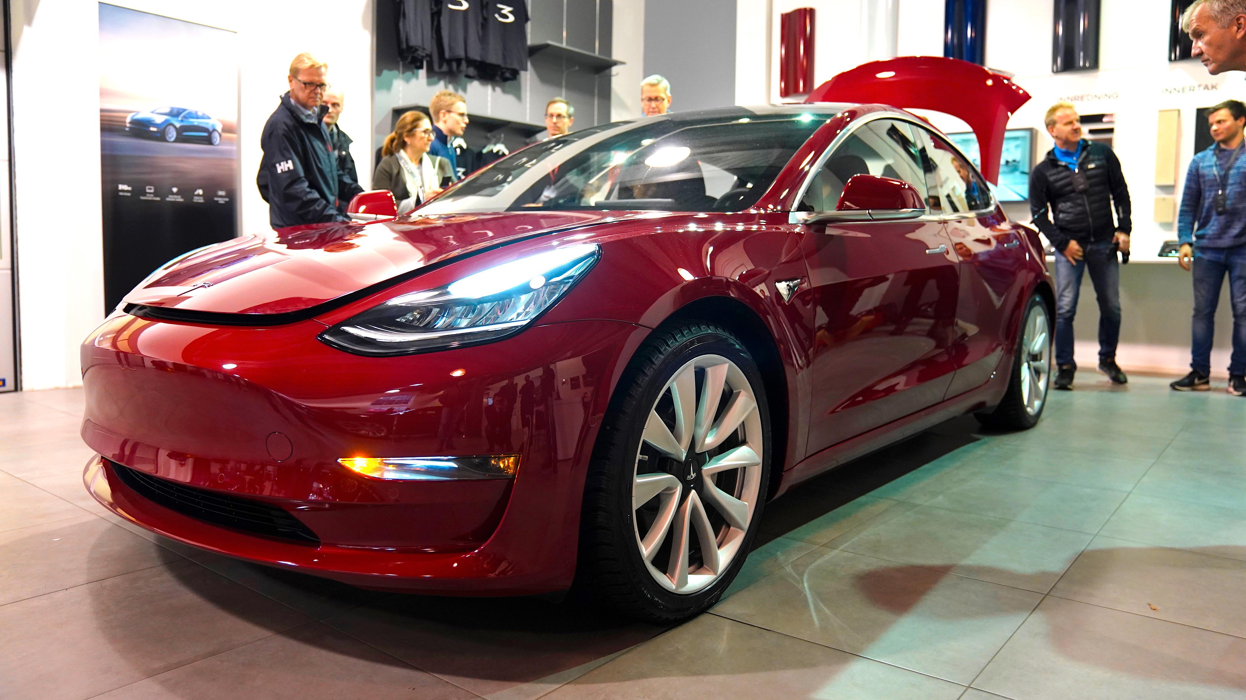 Det er kun Model 3 Long Range som kan dra nytte av toppeffekten på Teslas nye Superchargere. 