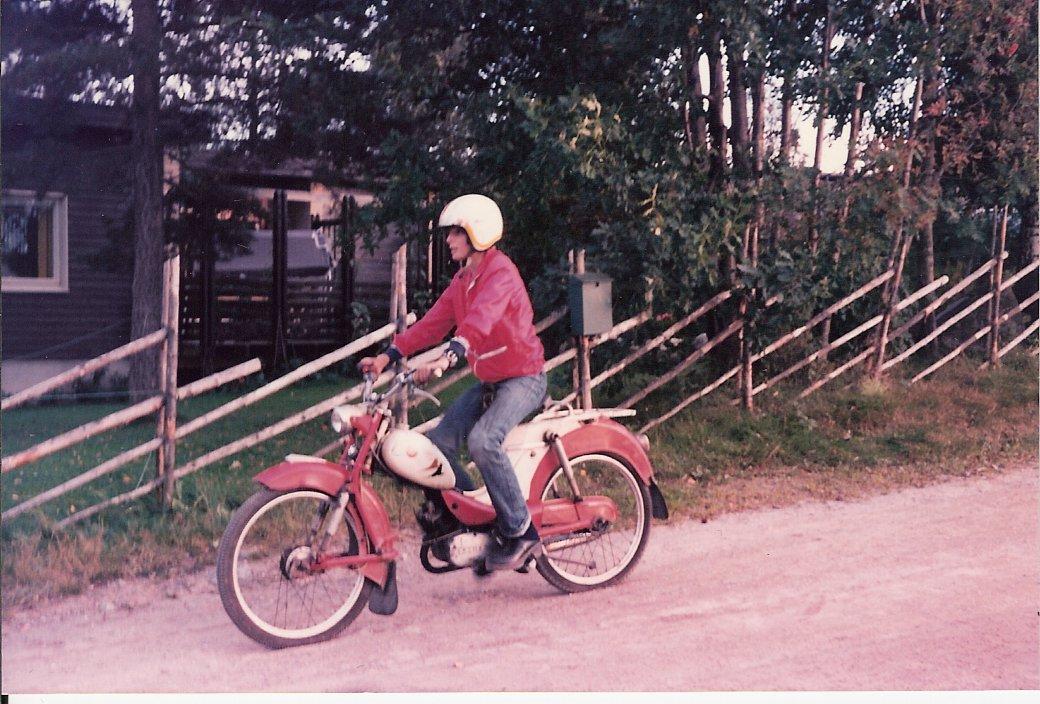 Som 14-åring prøvde Lie seg som mopedist, men tror i etterkant det var greit at han ikke ble mopedmekaniker.Foto: Privat