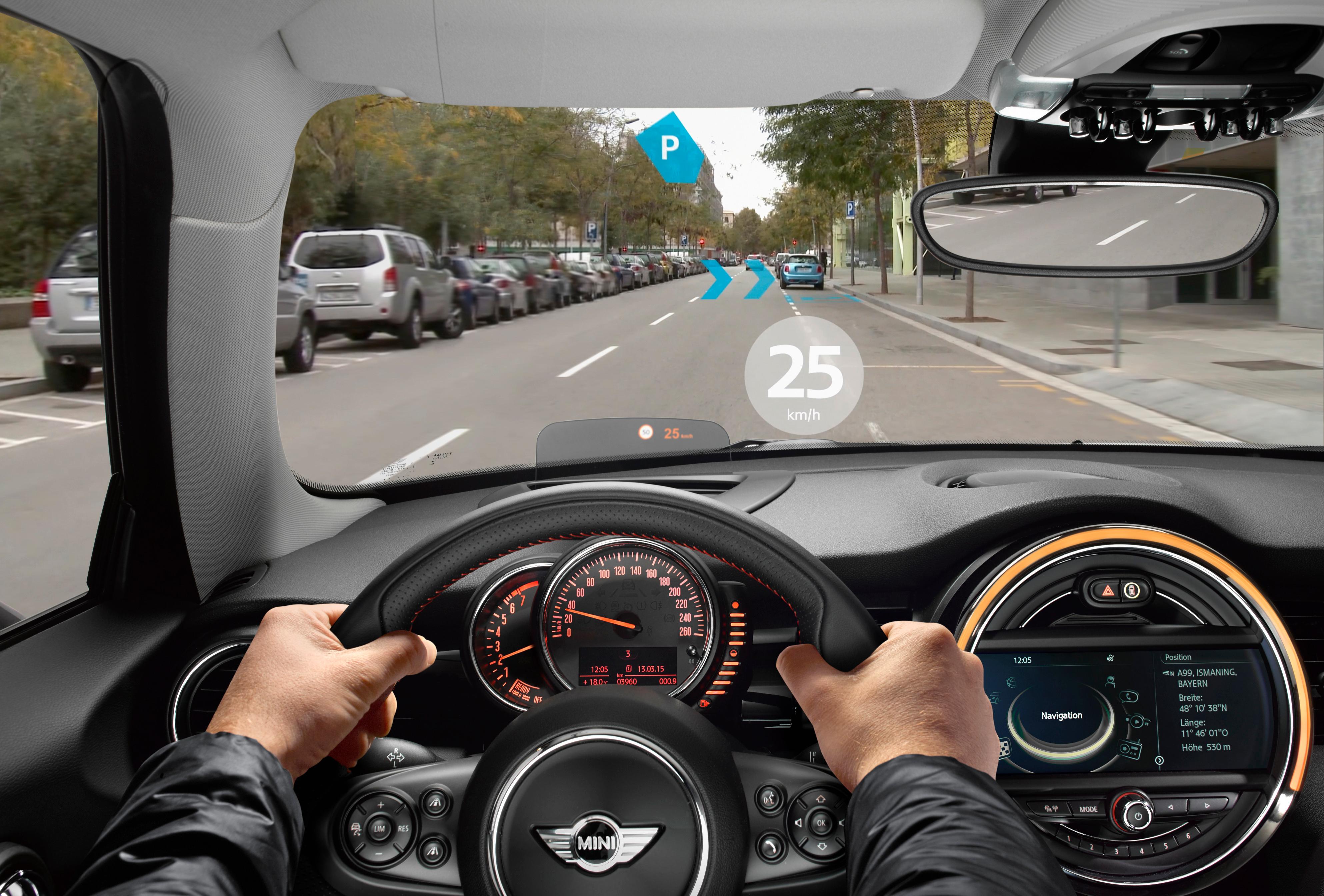 Augmentert virkelighet i bilen. Foto: Mini