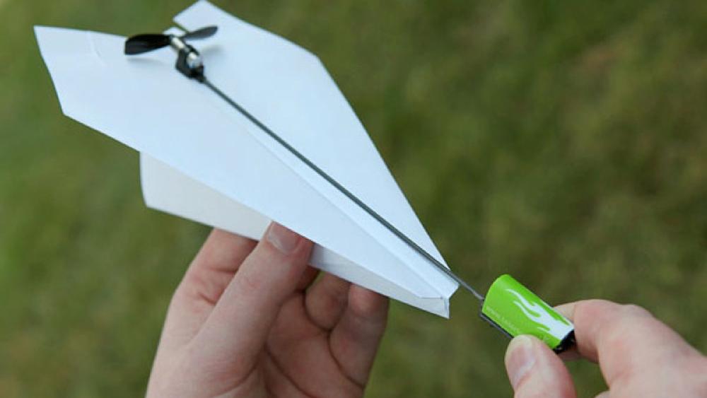 Med denne flyr papirflyet av seg selv