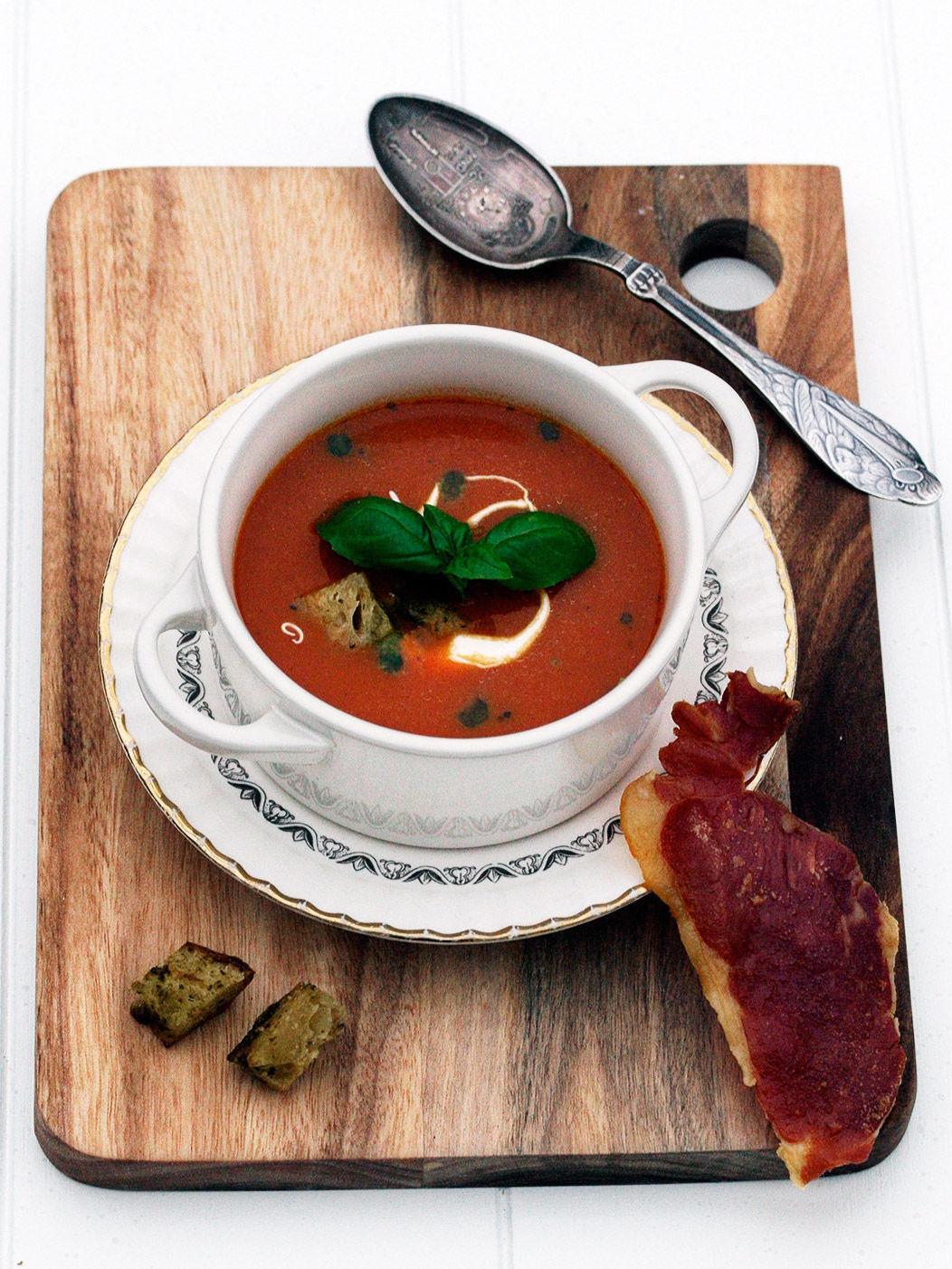 Smak: Gi suppen god tid så smaker den enda bedre.Foto: Ina Shelby