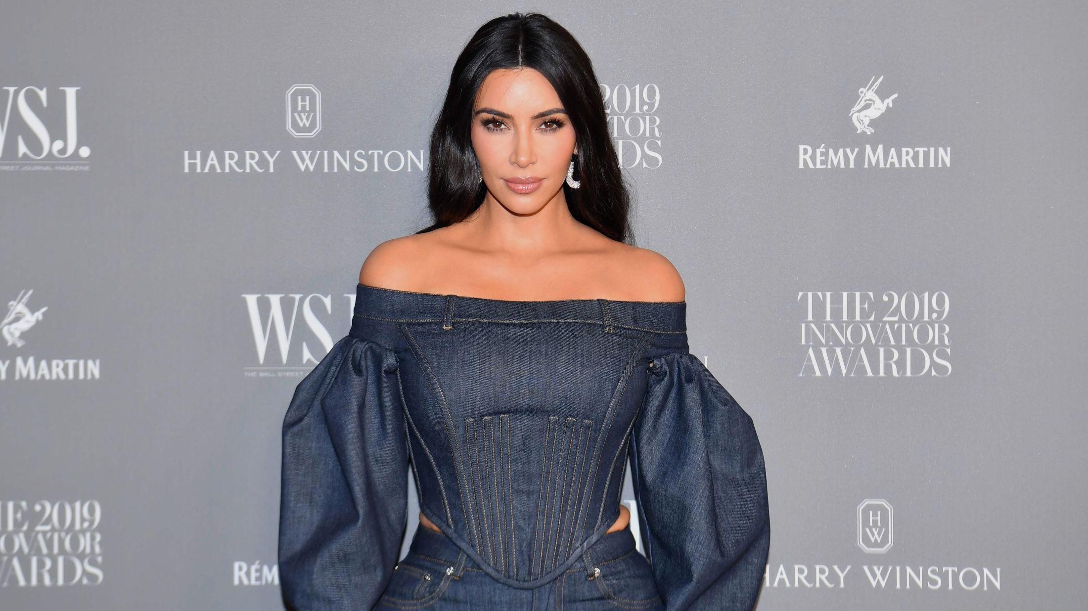 REALITYDRONNING: Kim Kardashian West er kjent både som realitystjerne og gründer av sitt eget sminke- og undertøysmerke. Foto: Angela Weiss / AFP