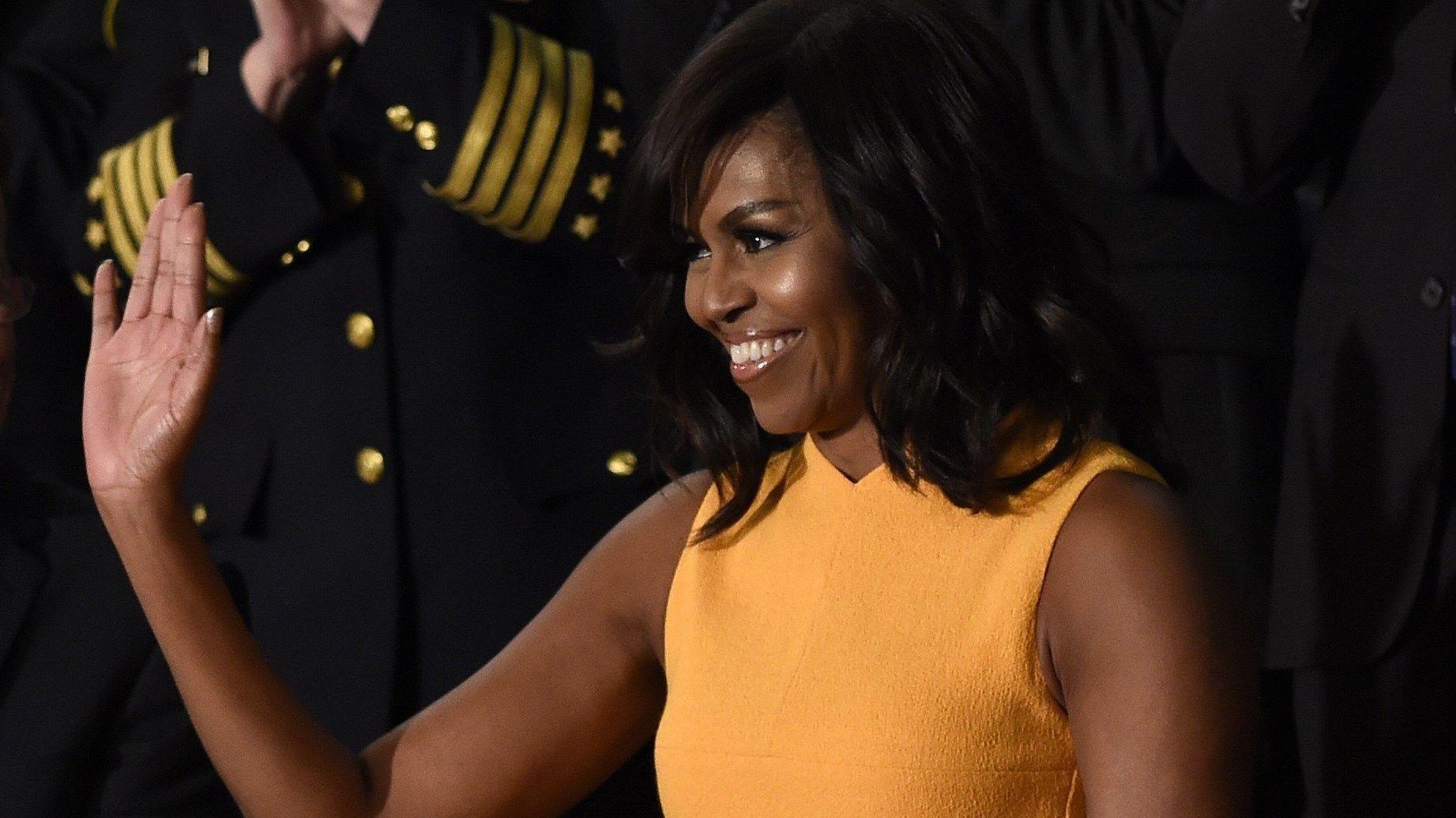 STJAL SHOWET: Den amerikanske pressen mener den gule kjolen reflekterte president Barack Obamas siste rapport til Kongressen i sitt presidentskap. Foto: NTB scanpix