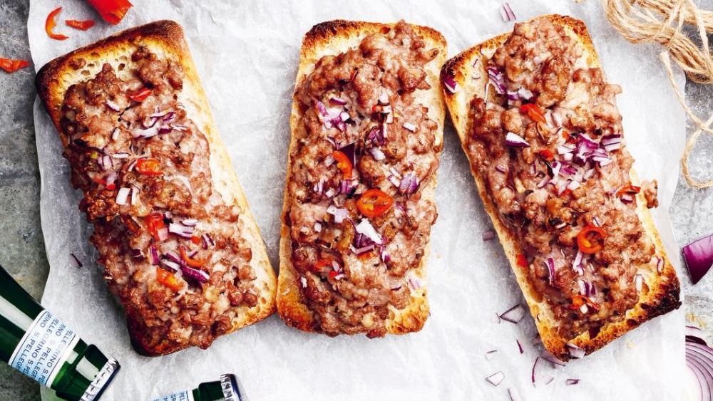 Bjud på varma smörgåsar med köttfärs 