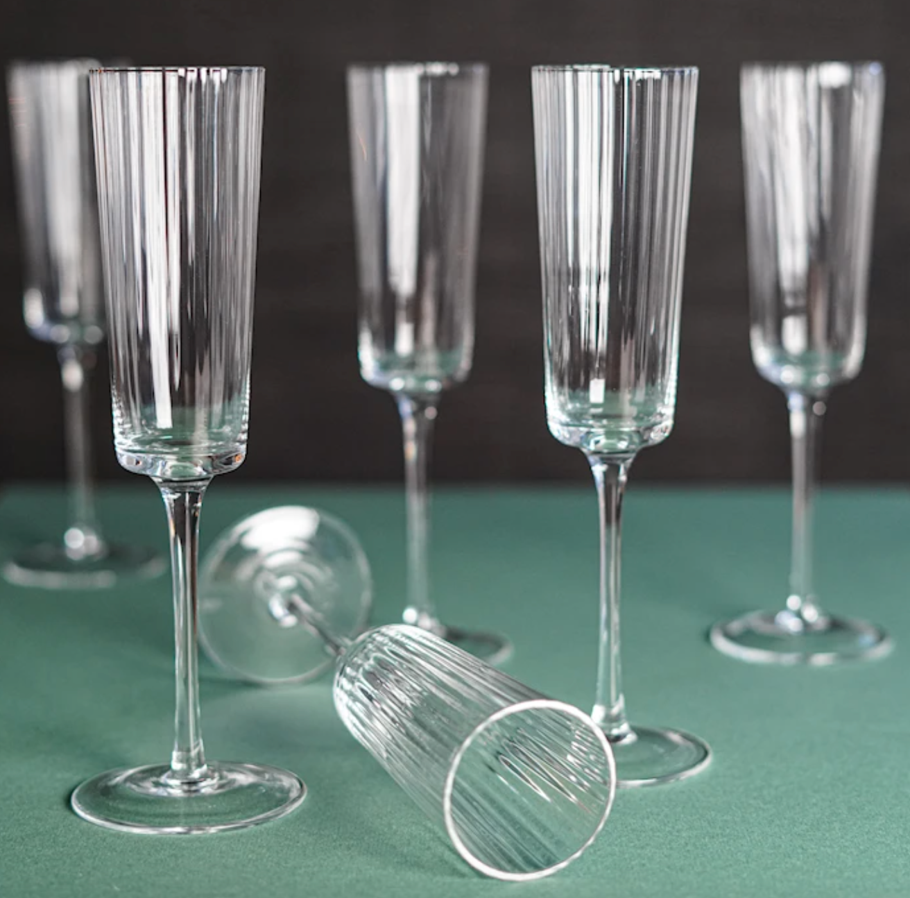 8 räfflade glas som lyfter vårdukningen