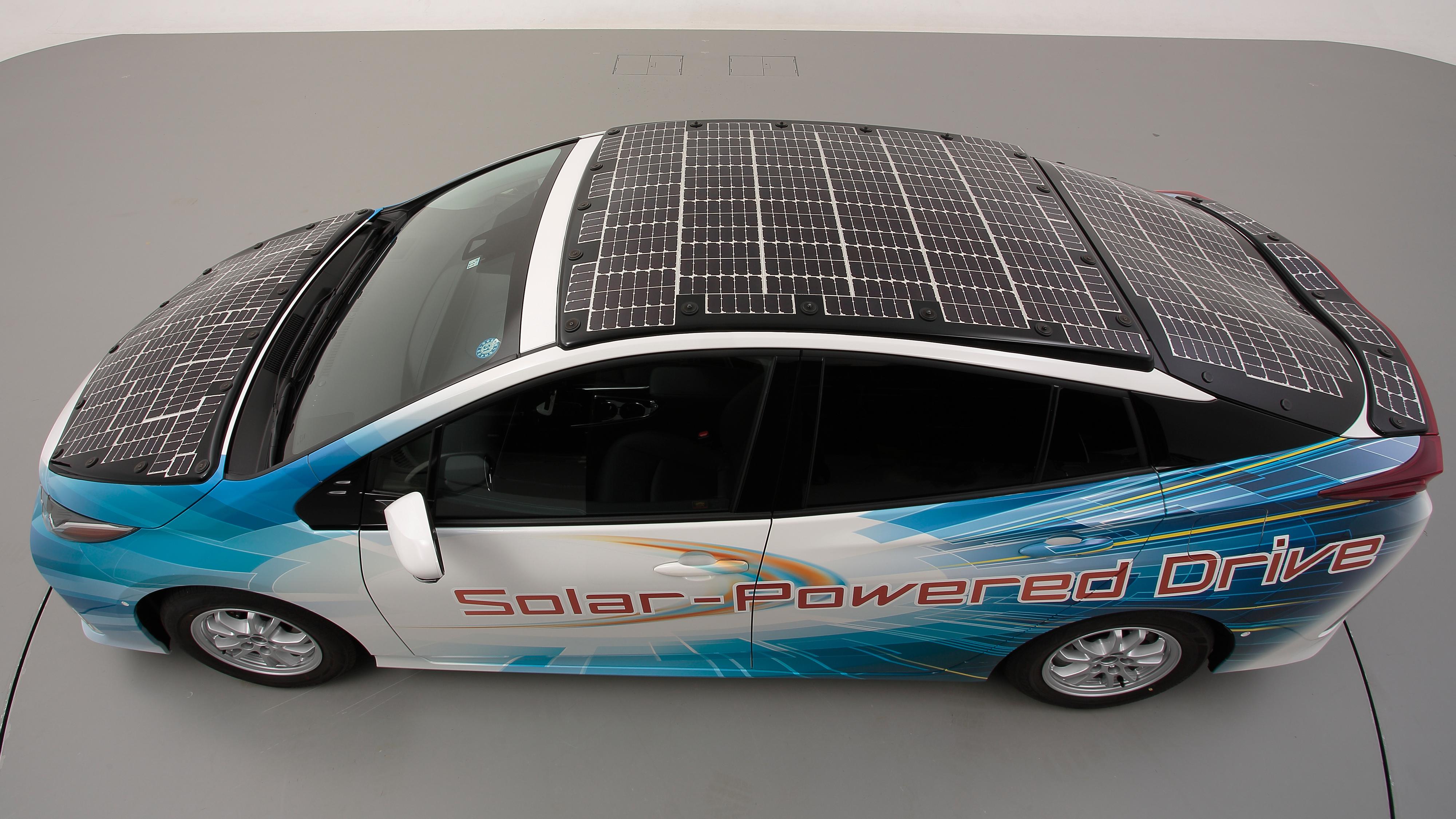 Toyotas konsept-Prius går 44 kilometer per dag på solkraft