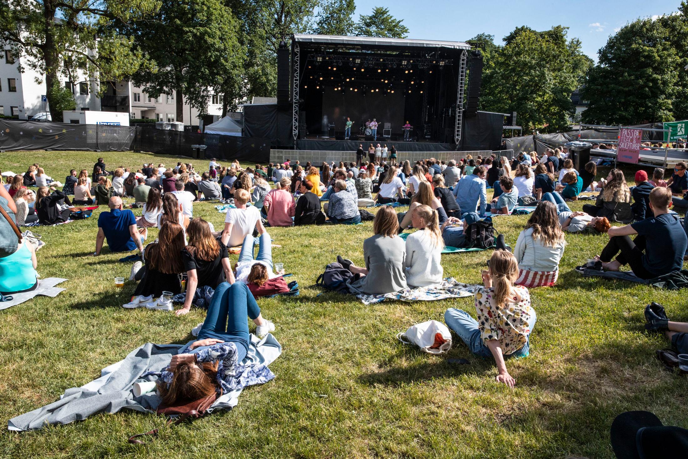 PIKNIK I PARKEN: Fredag fyltes Frognerparken av festivalgjengere. Foto: Hallgeir Vågenes/VG