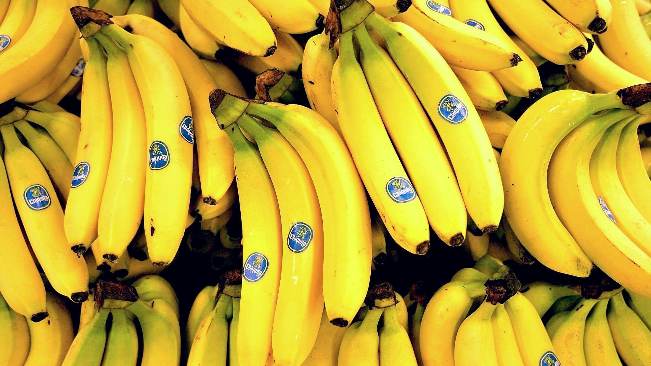 OPPBEVARING: Unngå at bananene blir brune ved å følge disse rådene. Foto: Mattis Sandblad