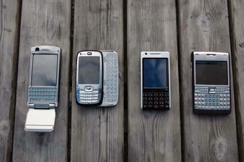 Fra venstre: SE P990i, HTC S710, SE P1i, Nokia E61i.