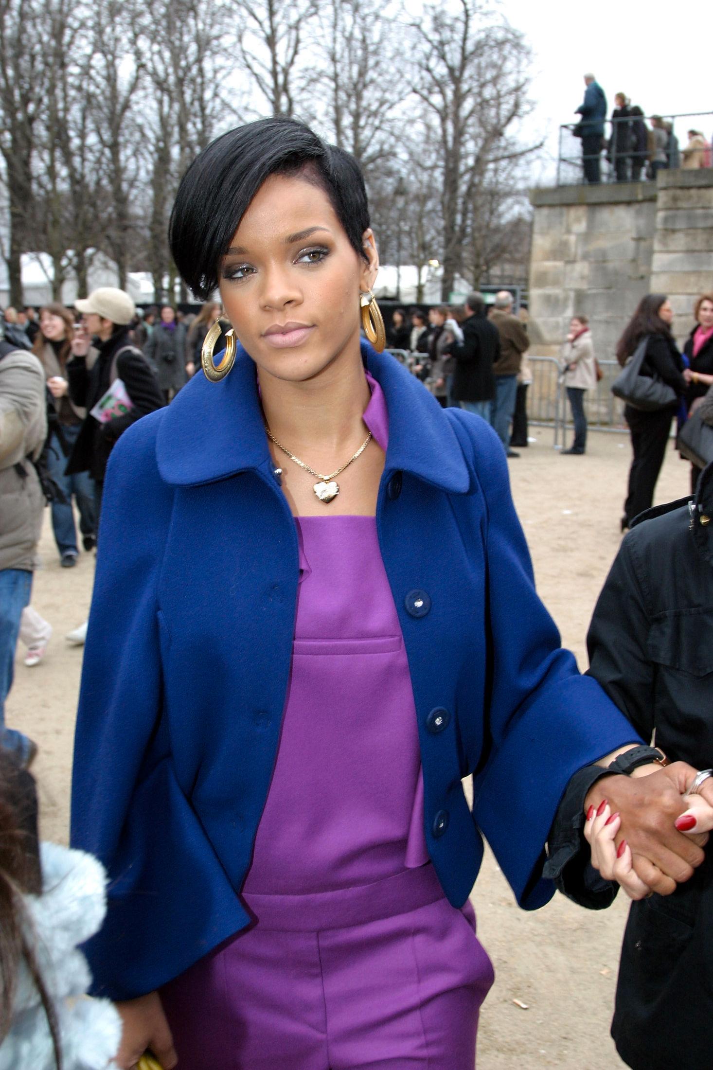 KLER FARGER: Superstjernen Rihanna i antrekk fra Sonia Rykiel. Foto: Getty Images