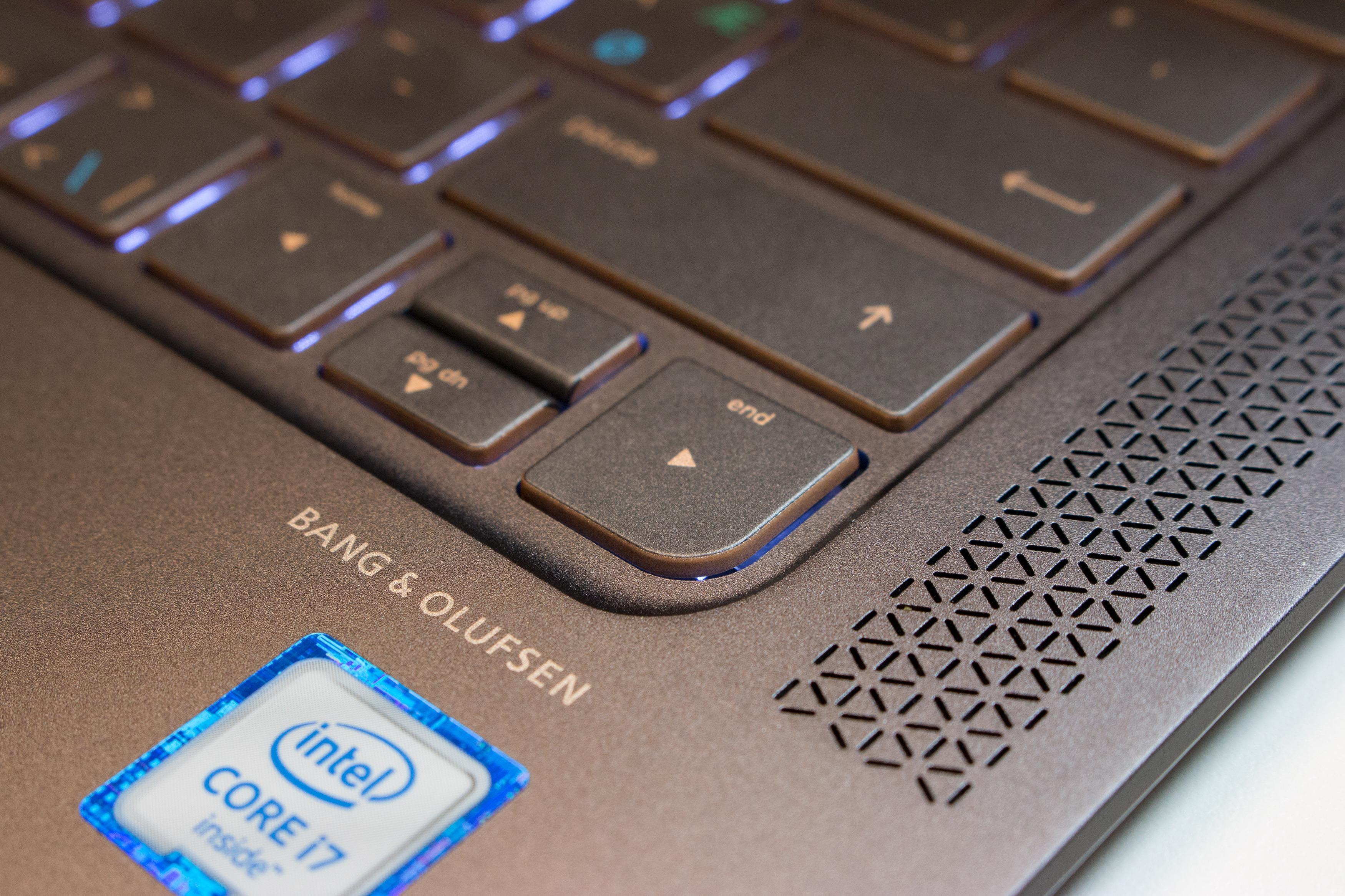 HP har fått lov til å bruke B&amp;Os logo. Lyden er heldigvis ganske god.