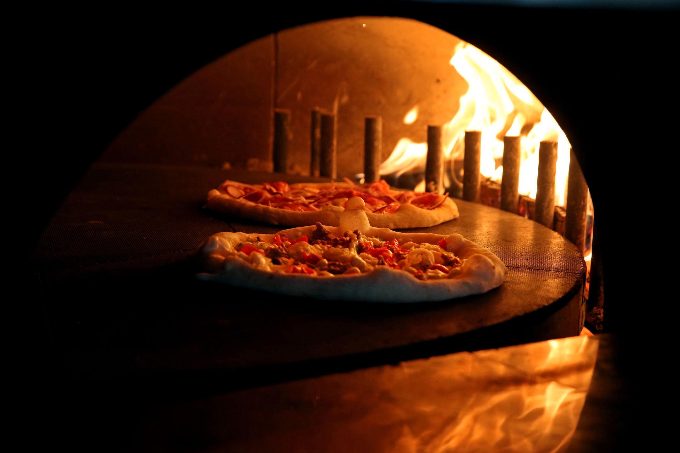 UTFORDRER: «Smakene er oftest like gode som de er spennende, og utfordrer freidig den etablerte pizzaeliten,» skriver VGs anmelder. Foto: Trond Solberg/VG
