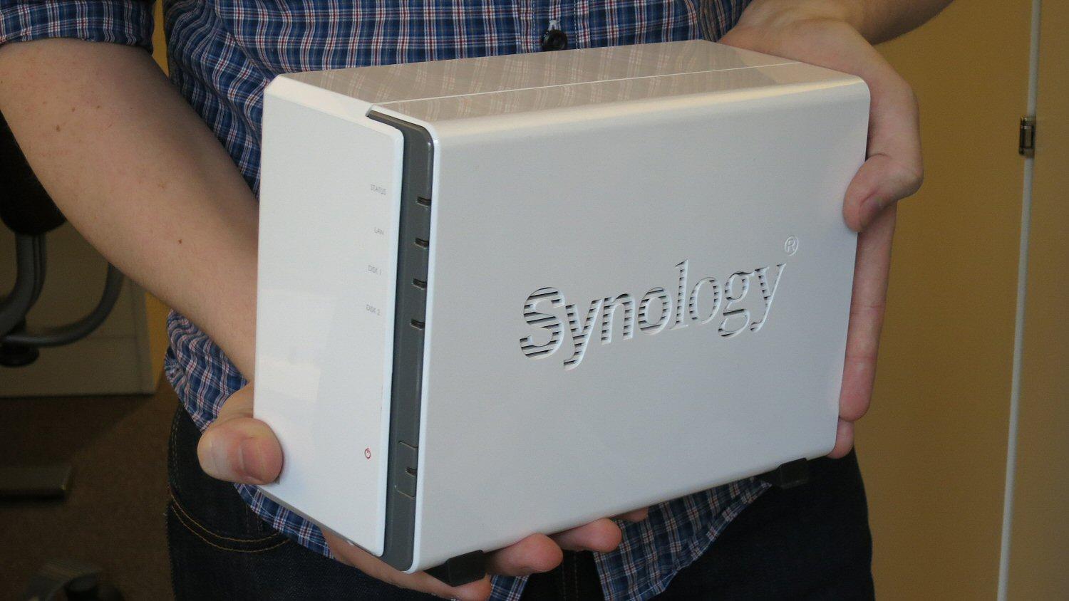 Liten og kjekk: Synology DS212j. Den har plass til to harddisker.Foto: Vegar Jansen, Hardware.no