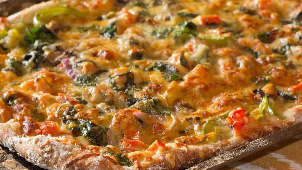 Vegetarisk pizza med läckra smaker