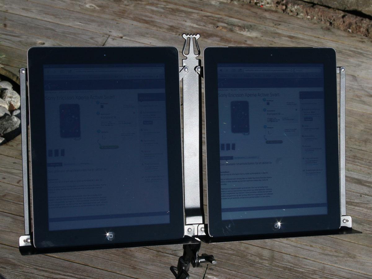 Skulle du sett. Den gamle iPad 2 (til høyre) er faktisk best av de to i direkte sollys. Klikk for større bilde.