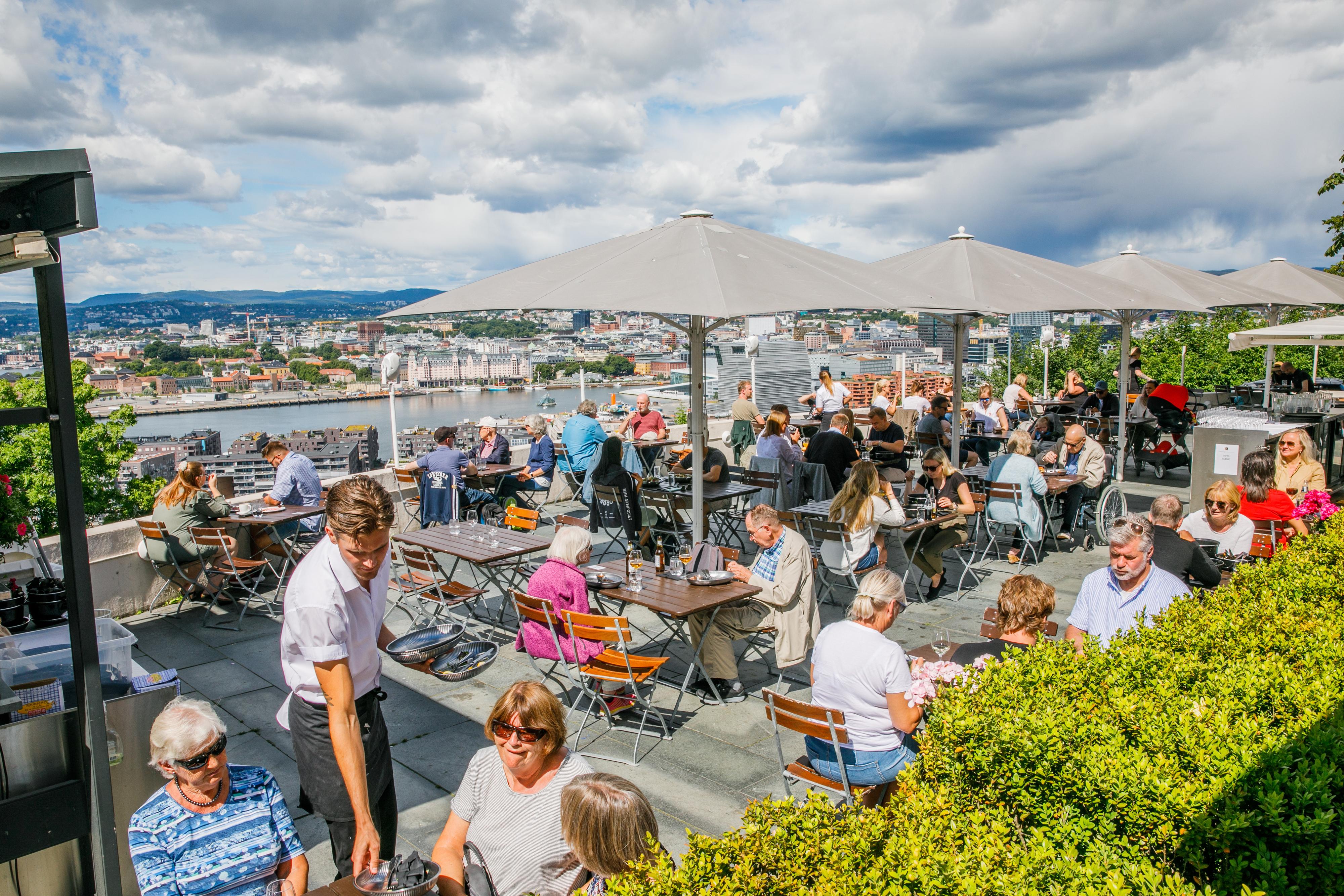 FLOTTESTE UTSIKTEN: På Ekebergrestauranten finner du muligens Oslos flotteste og mest dramatiske utsikt ifølge Godts, anmelder.