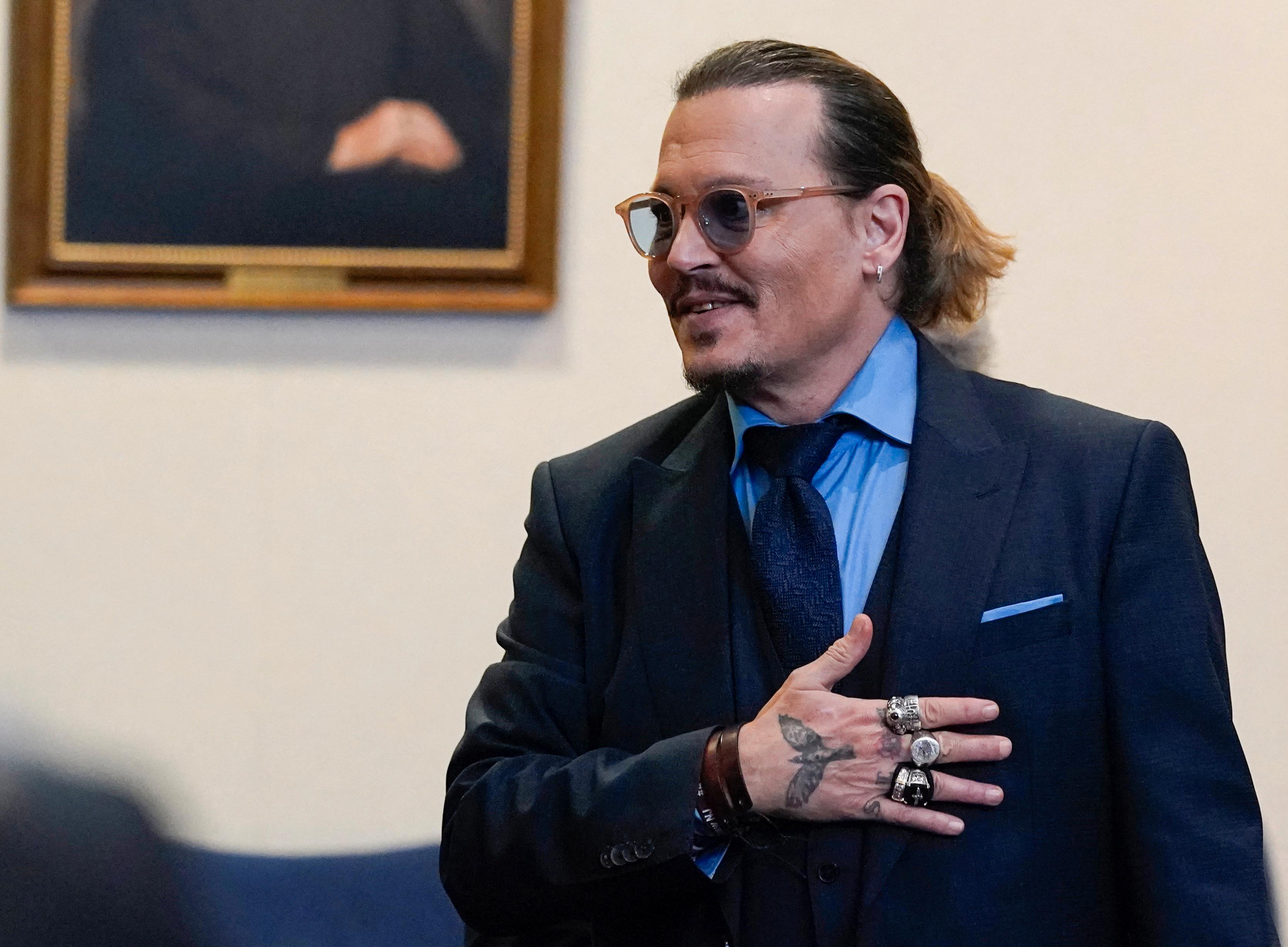 VANT: Johnny Depp vant i retten over Amber Heard, som nå må betale han over 10 millioner dollar i erstatning.  