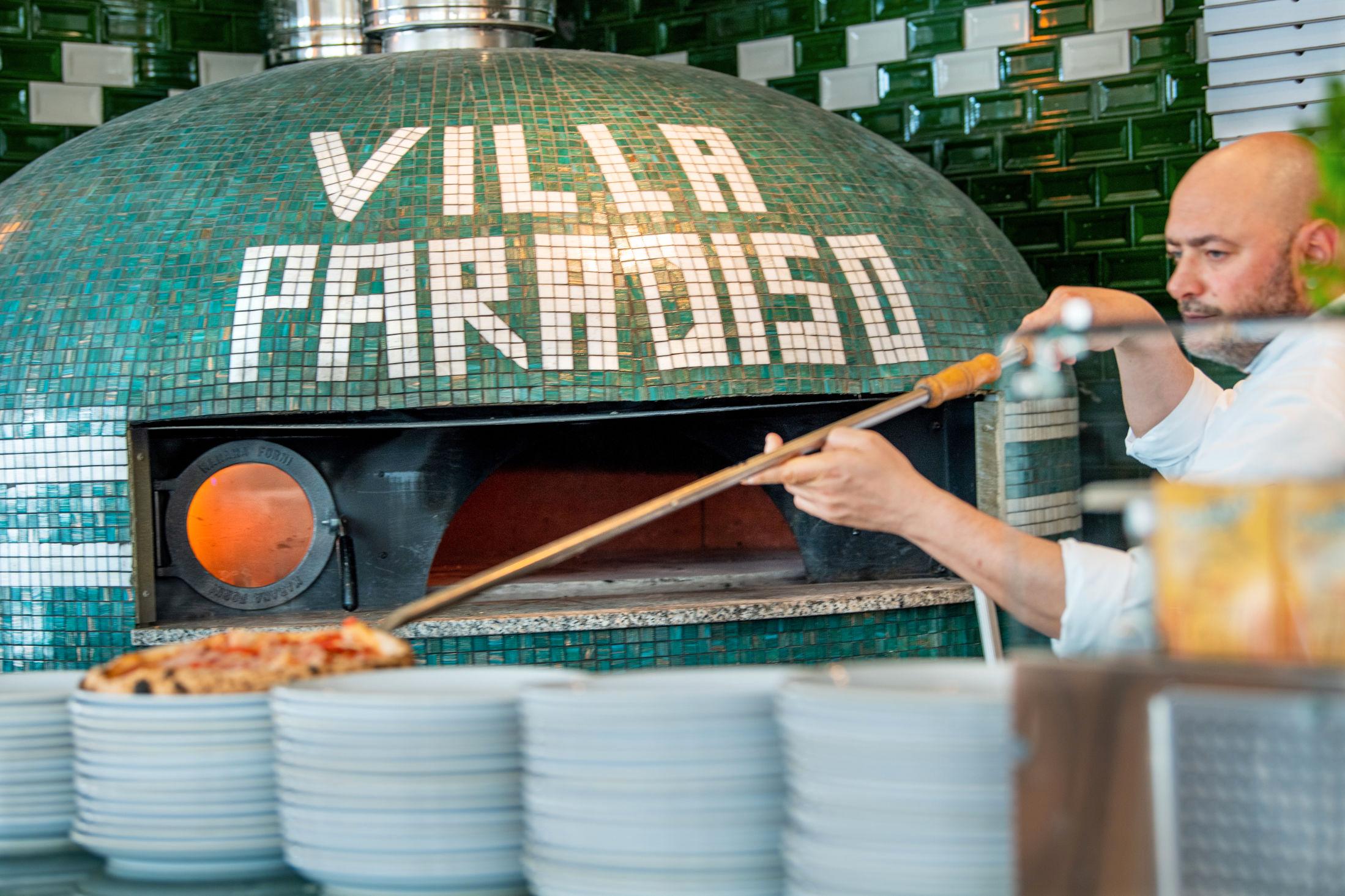 GOD PIZZA: VGs anmelder mener restauranten bør holde seg til pizza og dessert. Foto: Helge Mikalsen/VG