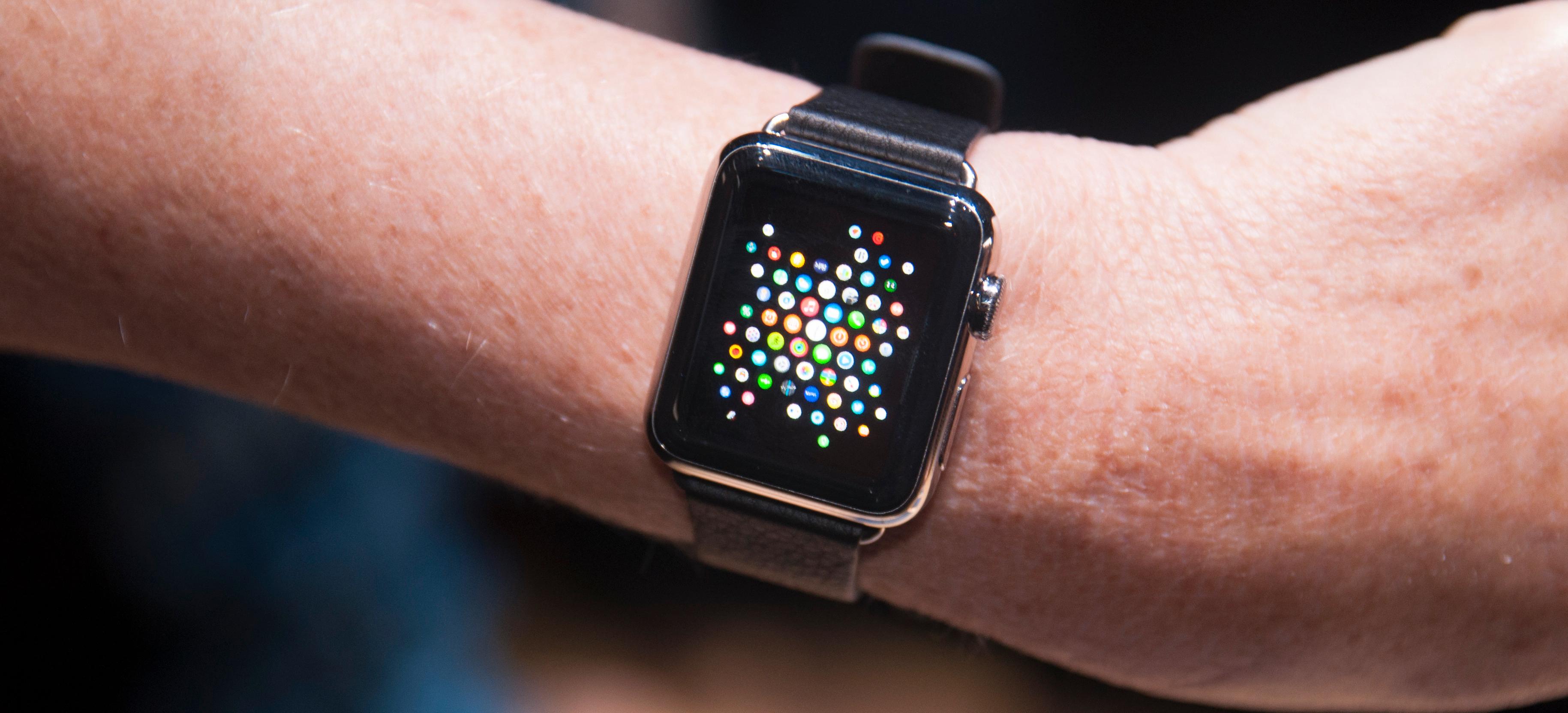 MANGE MODELLER: Apple vil ikke at det skal være "geeky" å bruke en Apple Watch og klokken kommer derfor i en rekke forskjellige utforminger.Foto: Finn Jarle Kvalheim, Tek.no