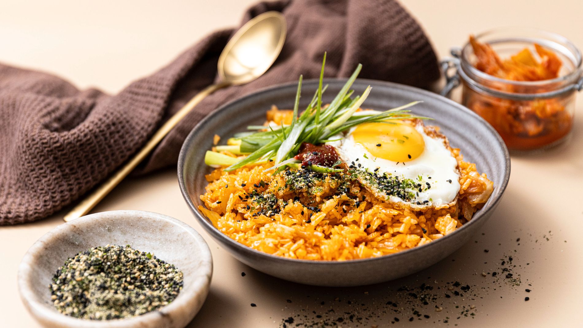 Kimchiris med stekt ägg