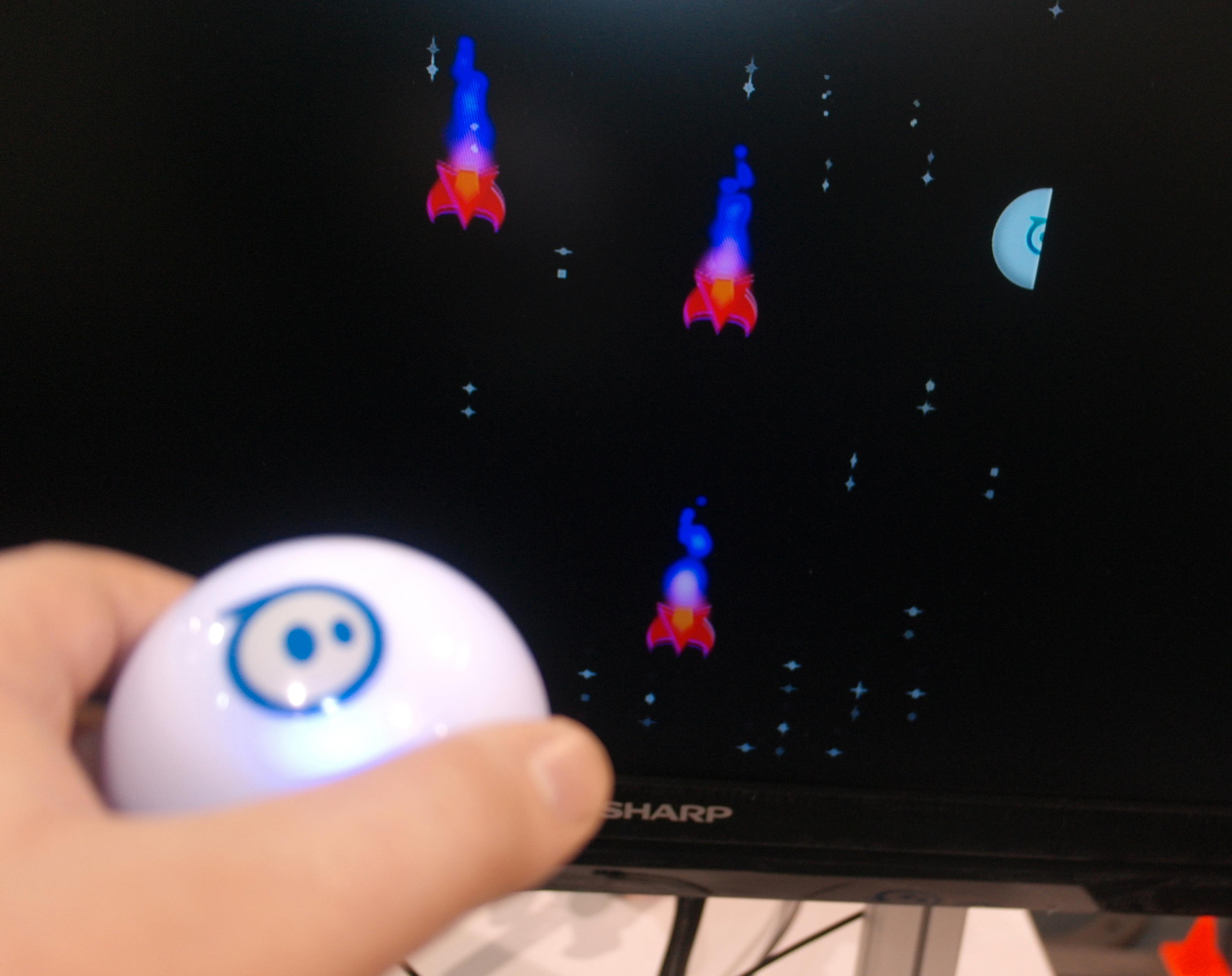 Slik ser det ut når du bruker Sphero som spillkontroller.