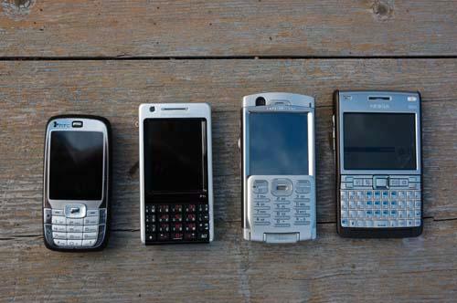 Fra venstre: HTC S710, SE P1i, SE P990i, Nokia E61i.