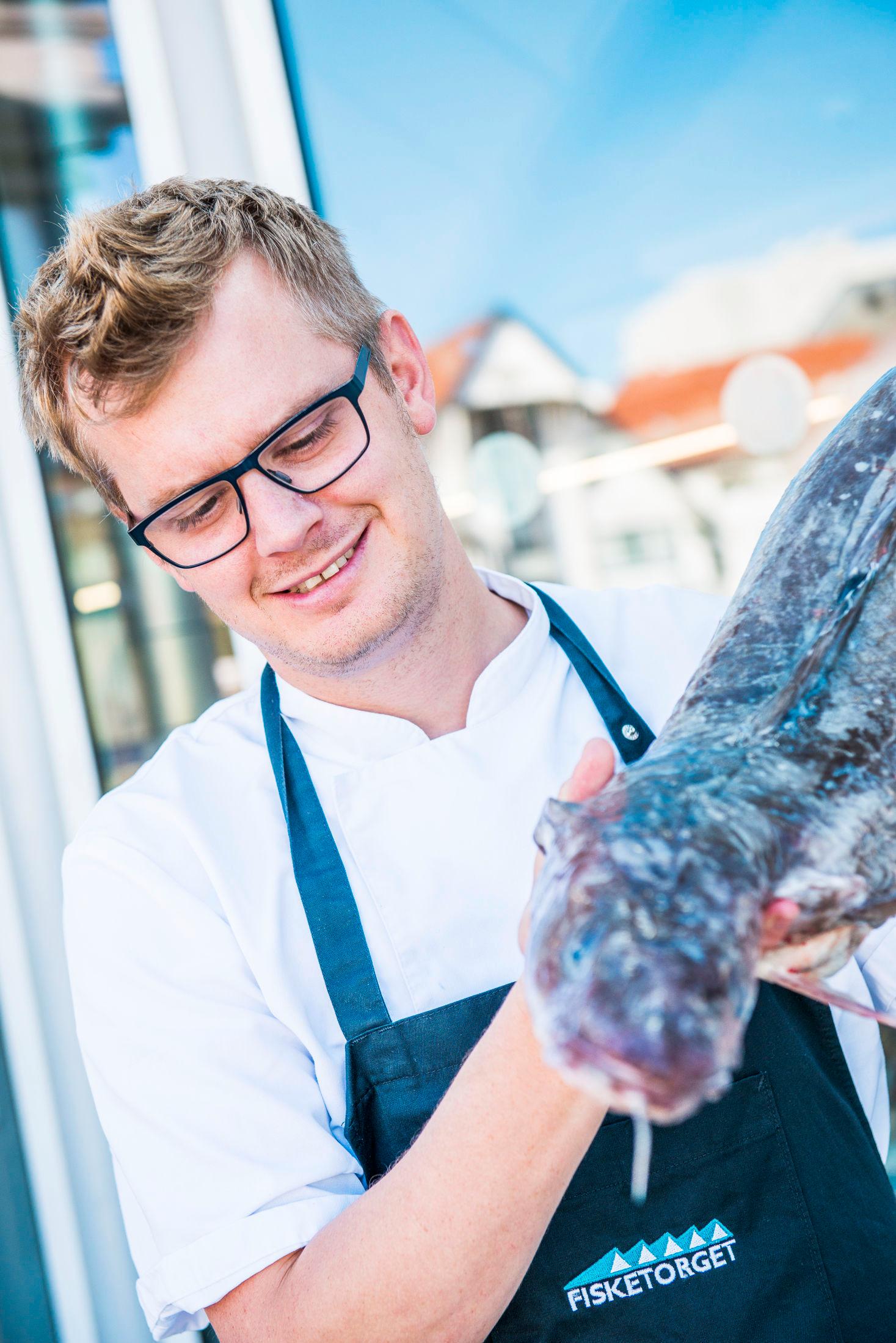 GRILLFAVORITTER: Kokken griller helst kjøtt hjemme, men forteller at sjøkreps og breiflabb er vinnere hos han. Foto: Fredrik Ringe