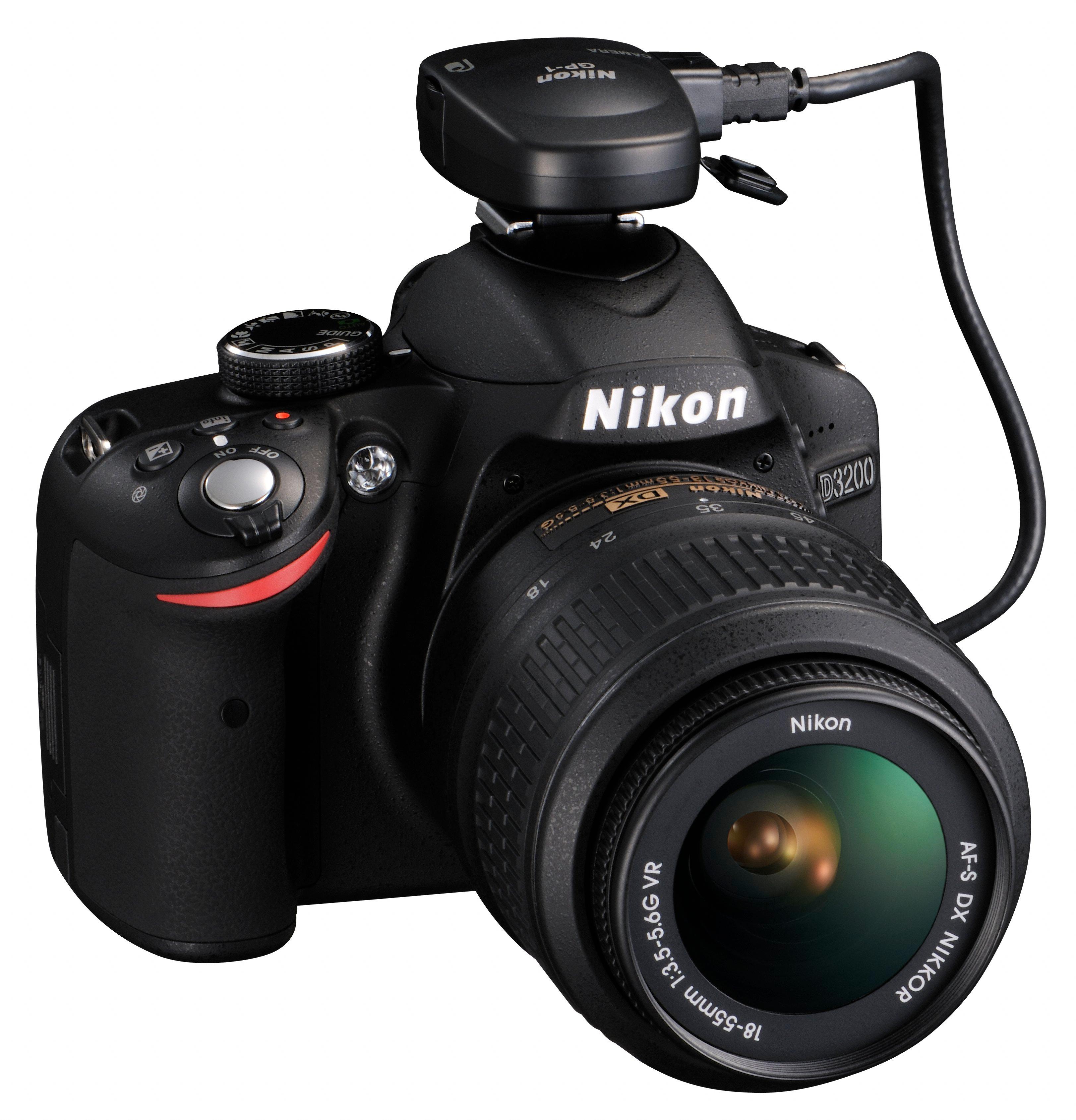 D3200 ned Nikons GPS-modul i blitsskoen.