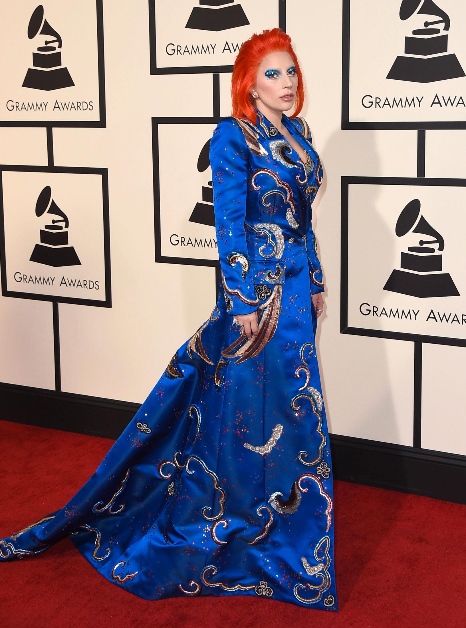 FARGER HÅRET: Lady Gaga dukket opp på Grammy-utdelingen i 2016 med knall oransje hår. Foto: AP