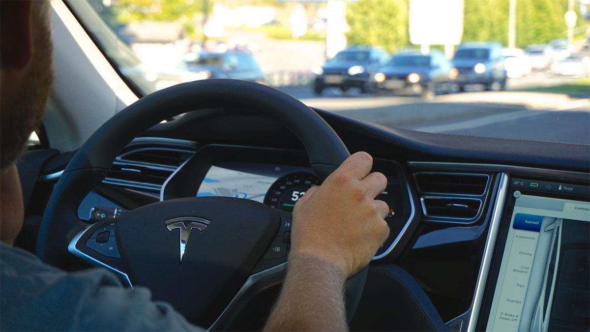 I mars kan du forhåndsbestille Tesla Model 3
