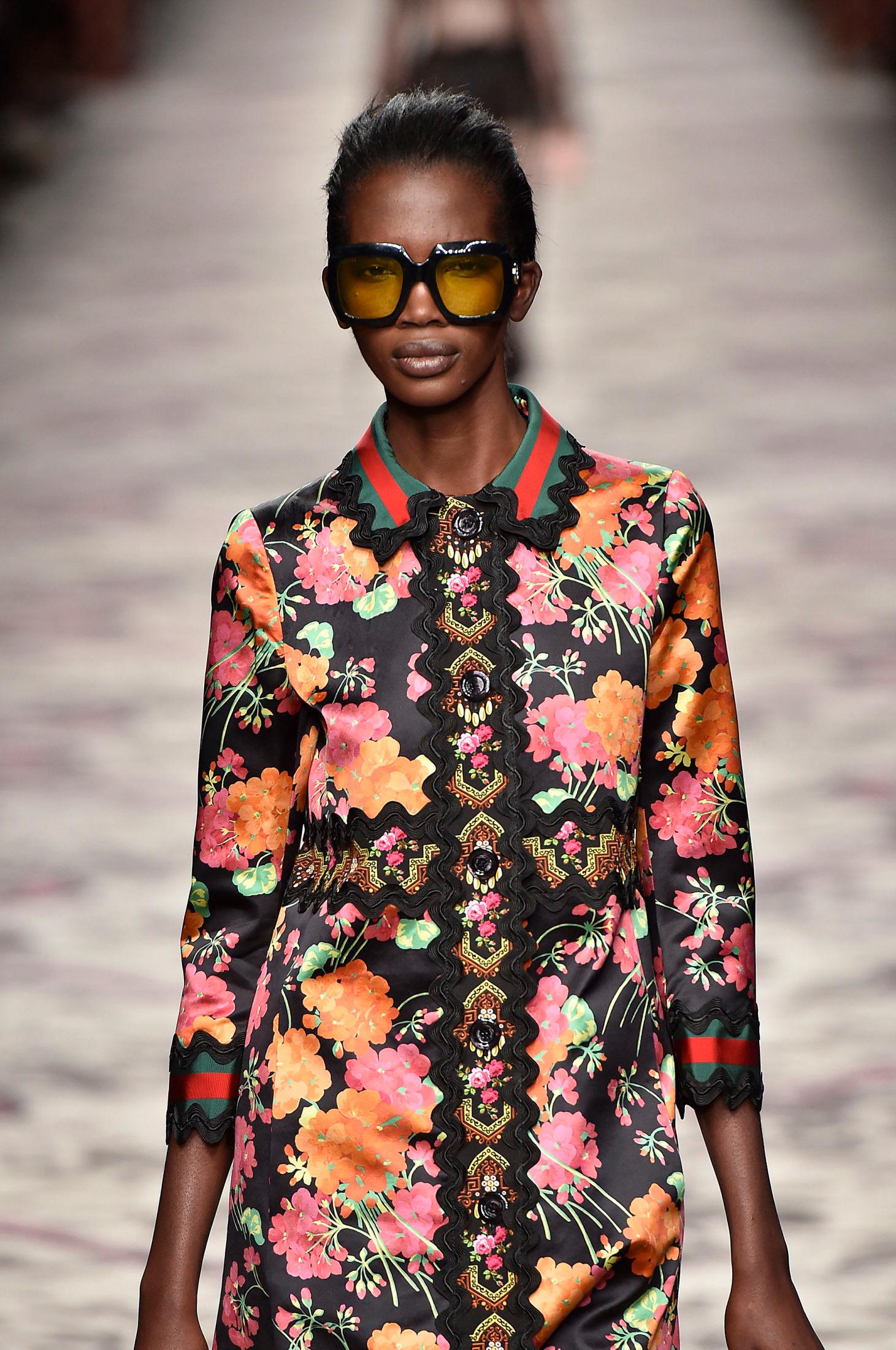 MASSIVE: Gucci viste frem flere tykke solbriller på catwalken i september. Foto: Getty Images