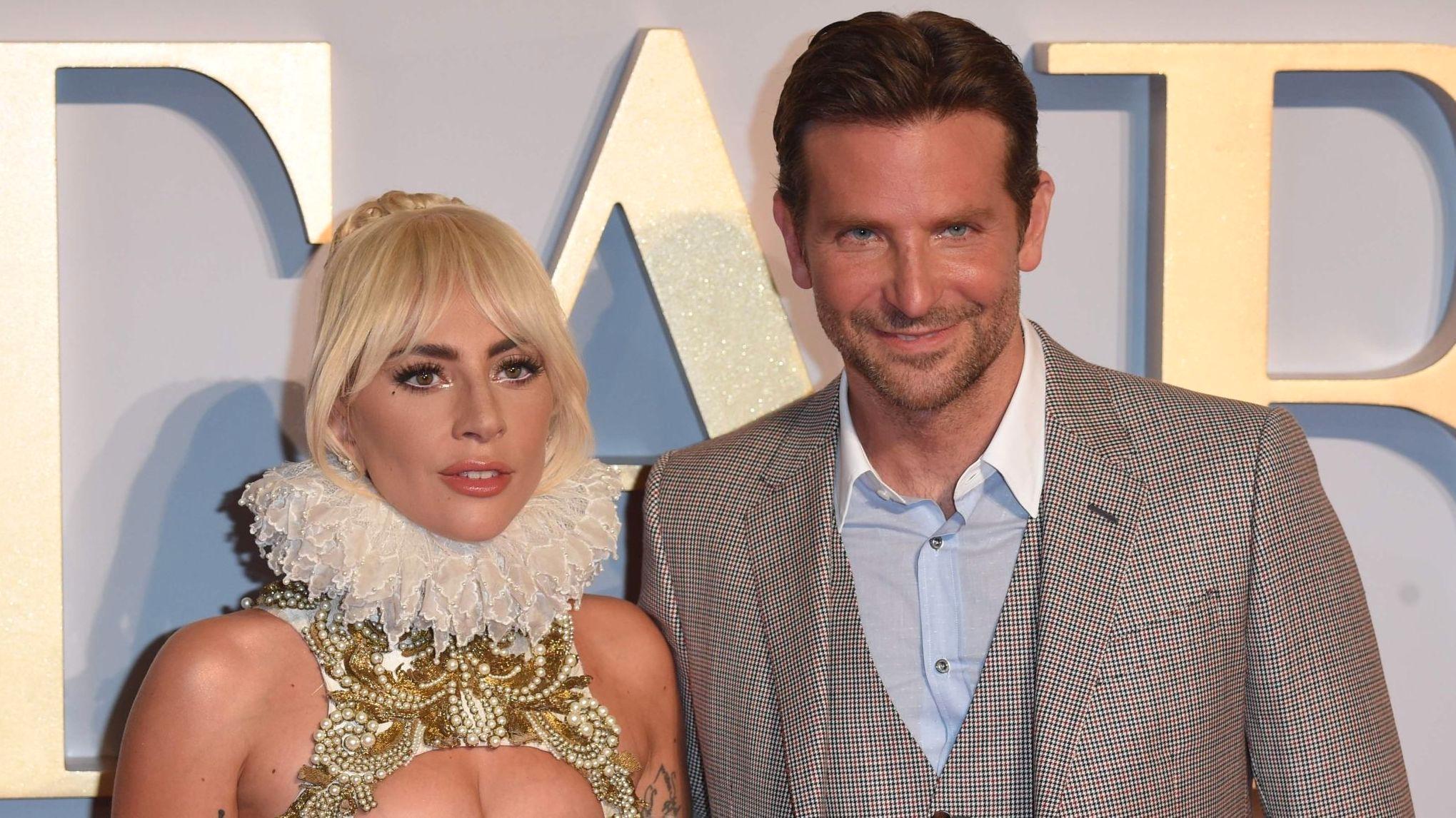 NOMINERTE: Både Lady Gaga og Bradley Cooper er nominerte til årets Golden Globe. Her avbildet under premieren for filmen de begge er nominert for, «A Star is Born». Foto: Anthony Harvey/AFP