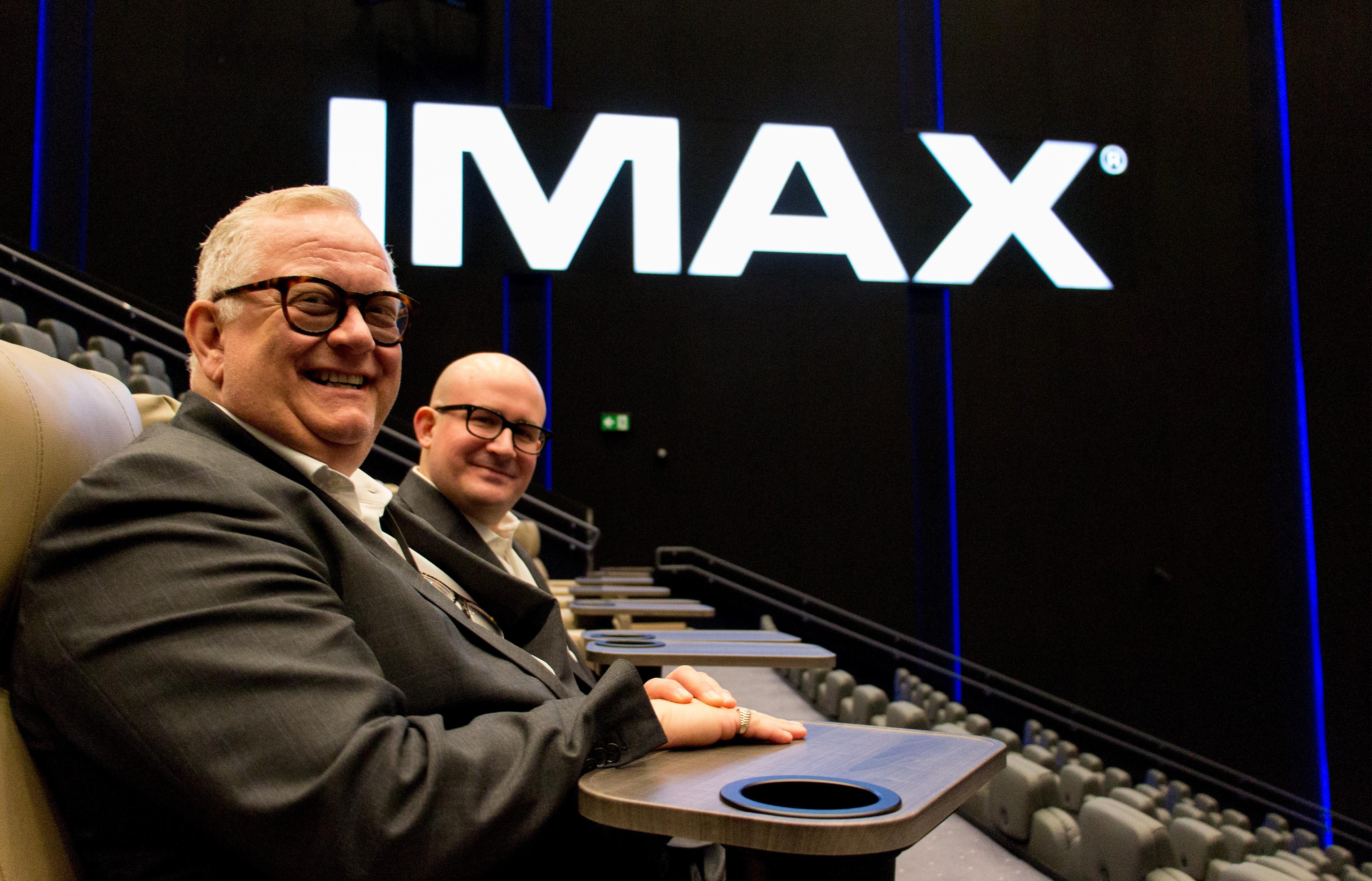 Administrerende direktør for Odeon Kino, Ivar Halstvedt, er fornøyd med både bilde og lyd. Det er også Giovanni Dolci, administrerende direktør i IMAX Europa, som hadde tatt turen til Oslo for å overvære IMAX-premieren.
