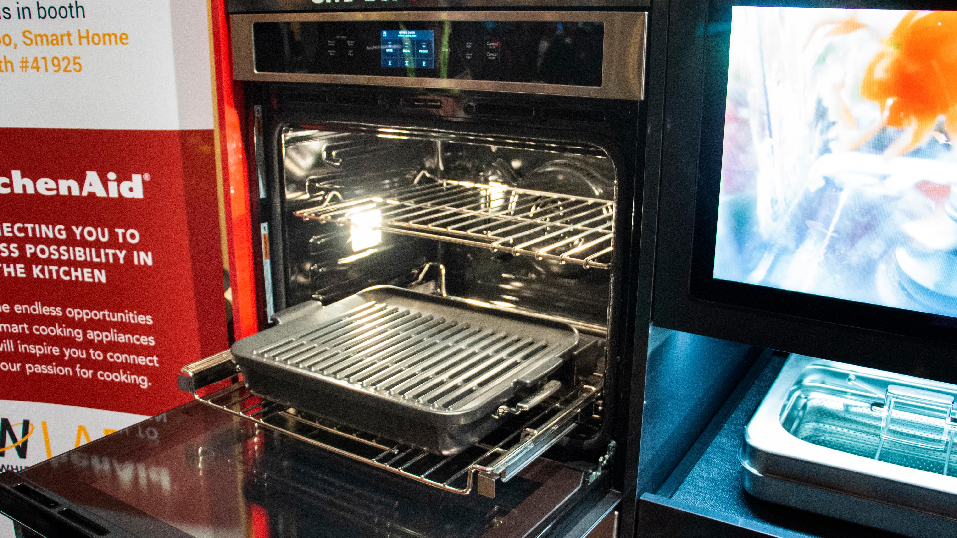 KitchenAid lanserer smartovn med en rekke dingser du kan koble til inne i ovnen