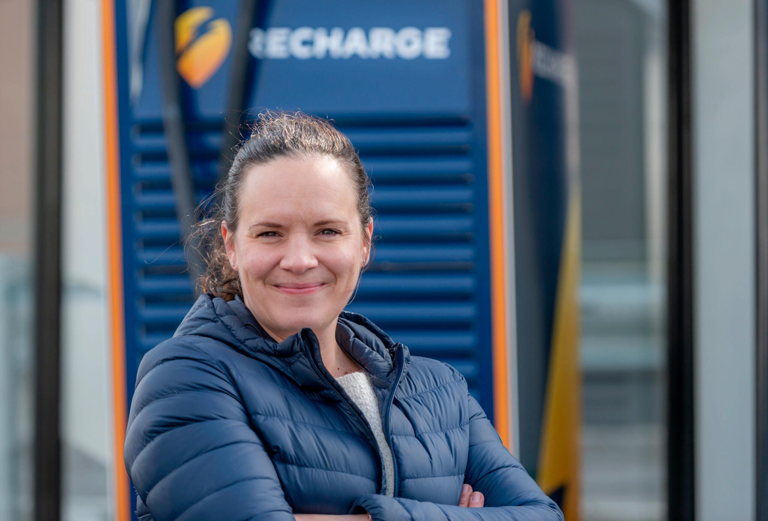 Elise Thorvaldsen er sjef for kundeopplevelser og kommunikasjon hos Recharge. Hun er tydelig på at bransjen ikke har vært god nok, men sier også at de ønsker å bli bedre. Å involvere brukerne inngår i planene for fremtidig utbygging.